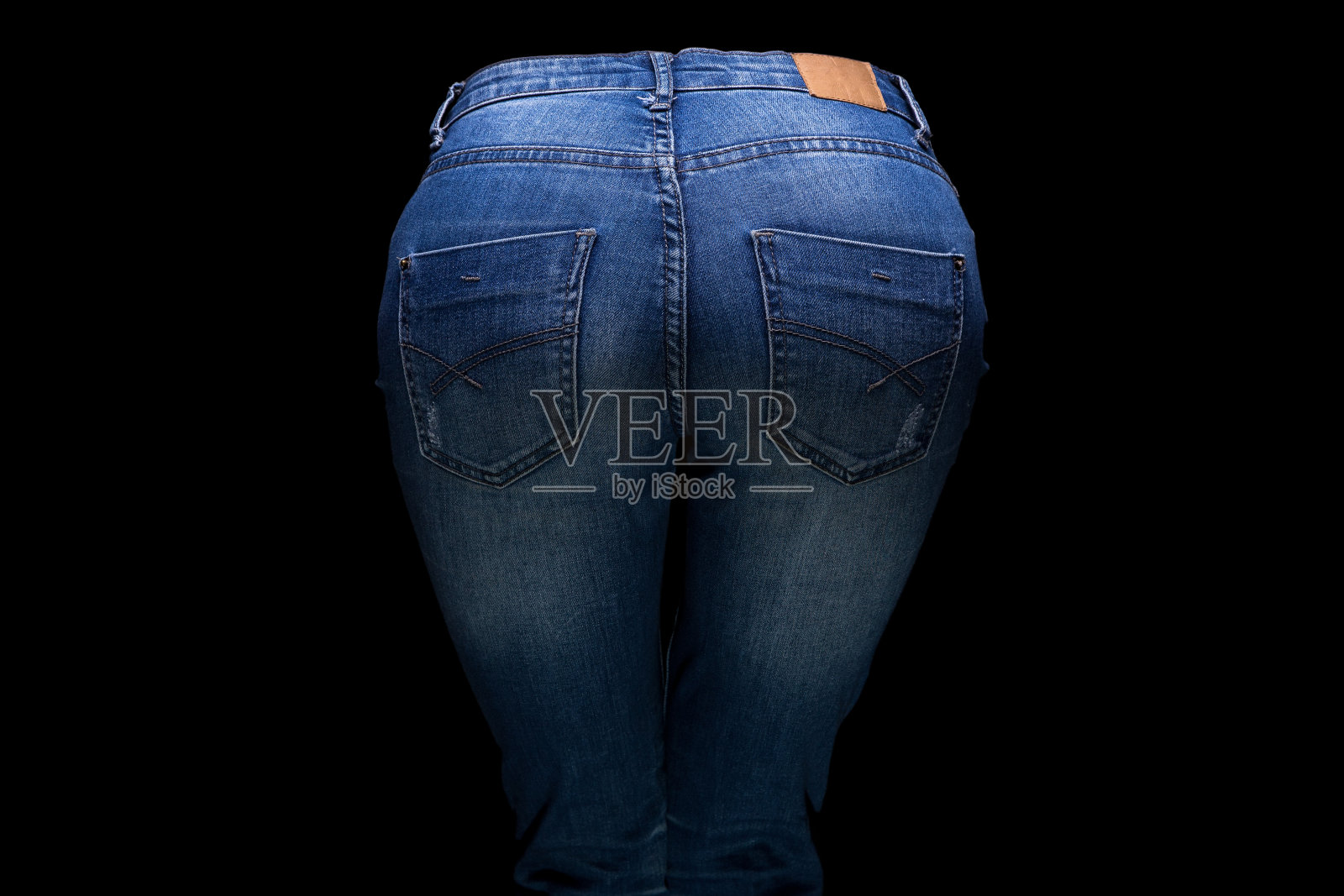 女人的臀部和蓝色牛仔裤照片摄影图片