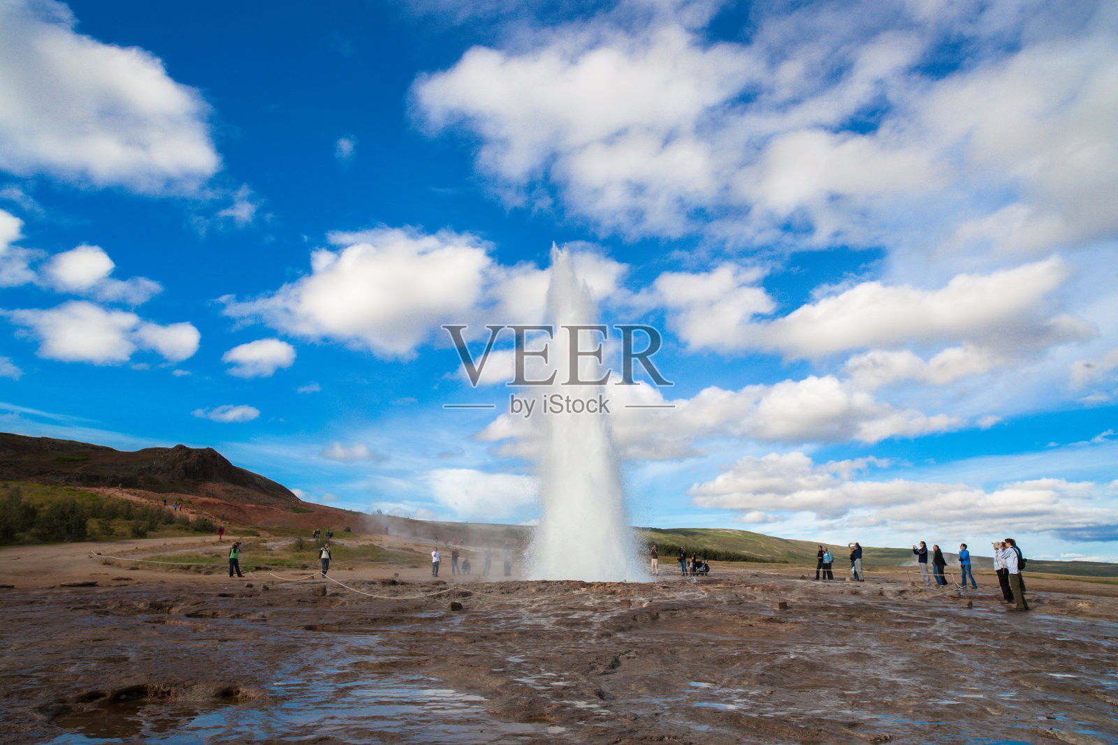 冰岛的斯特罗库尔间歇泉照片摄影图片