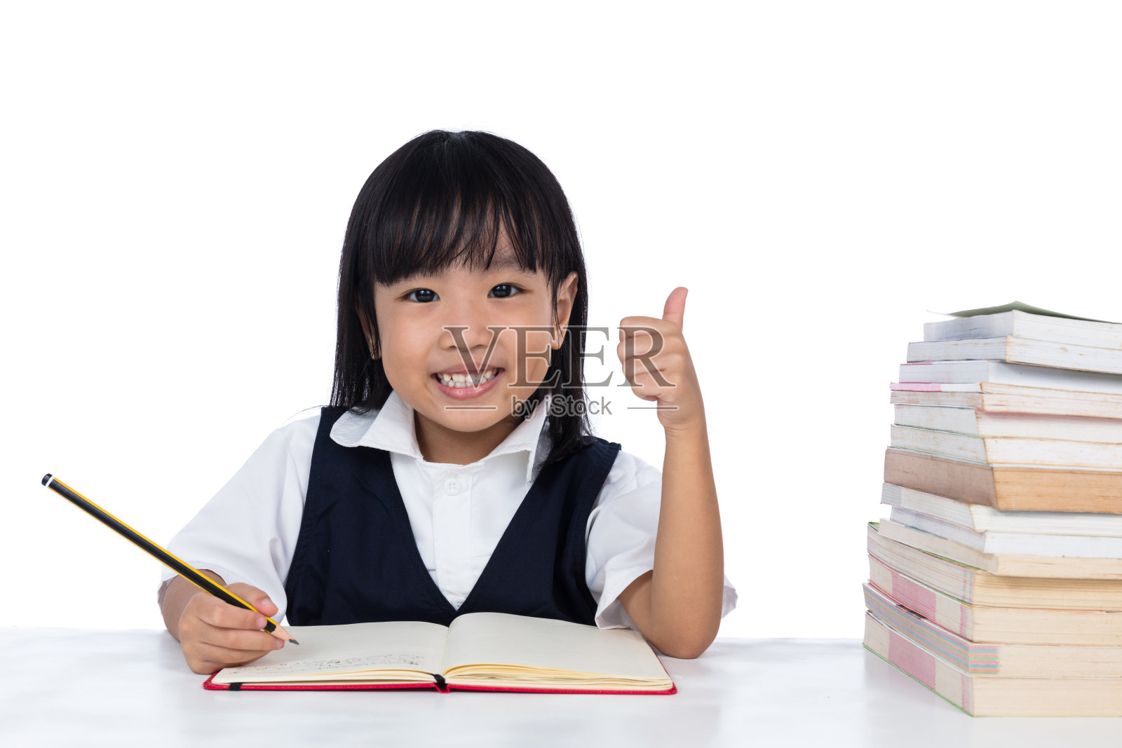 亚洲华人小女孩穿着校服学习拇指u照片摄影图片