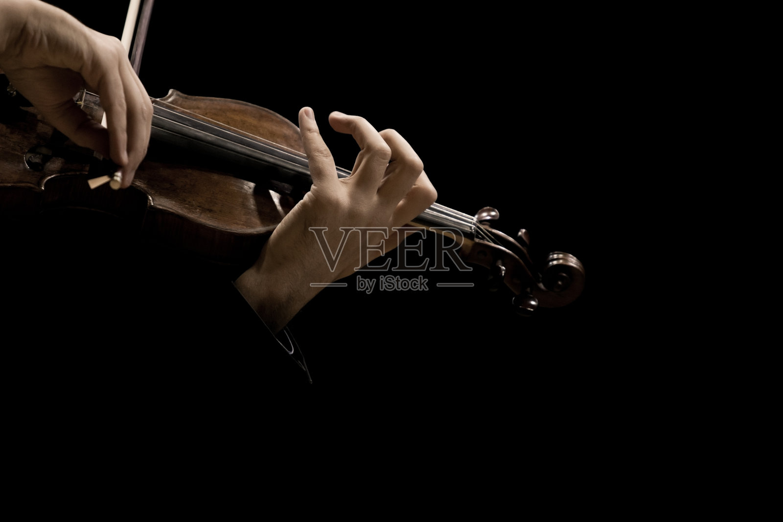 拉小提琴的音乐家的手照片摄影图片