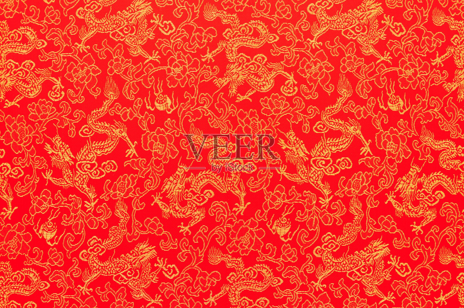 红色的中国丝绸碎片与金龙和花插画图片素材