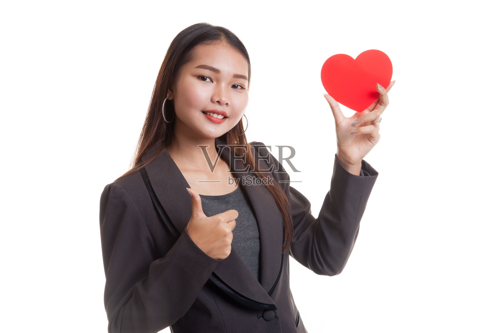 亚洲商业女性竖起大拇指，红心。照片摄影图片