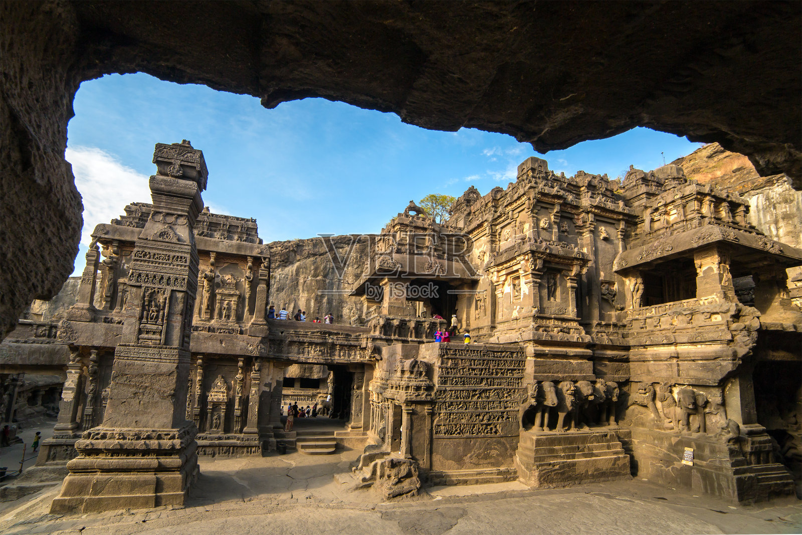印度艾罗拉洞穴群中的凯拉斯神庙照片摄影图片