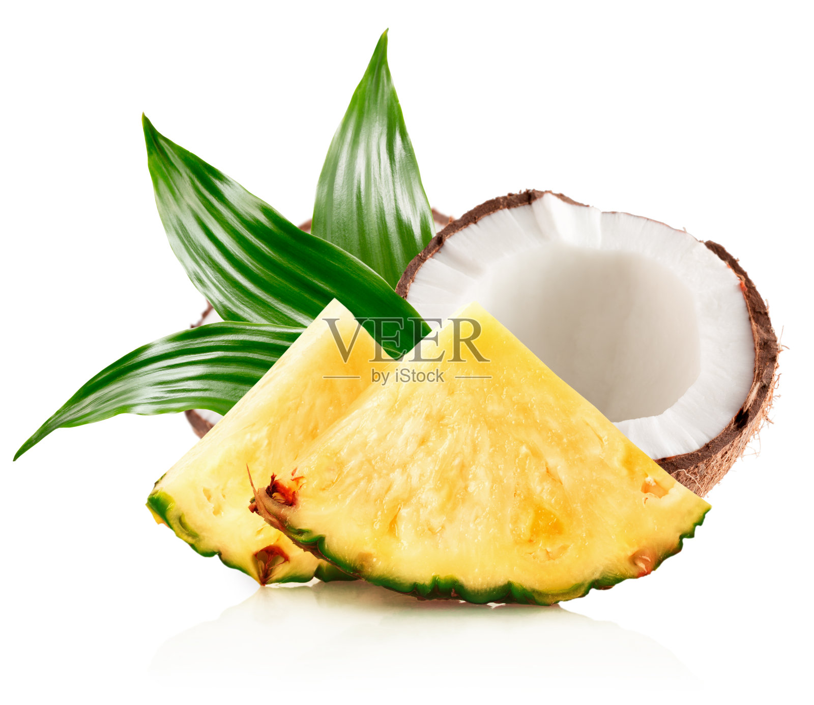 菠萝切片和半个椰子分离照片摄影图片