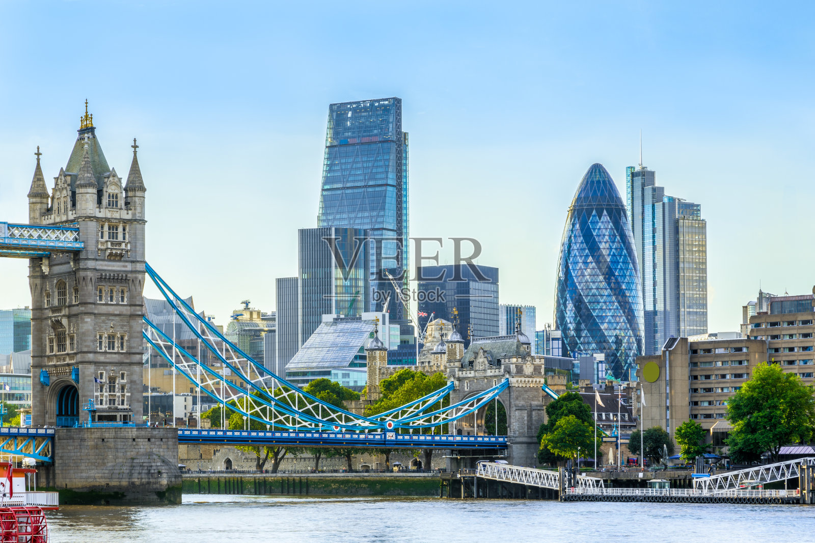 伦敦塔桥和金融区照片摄影图片