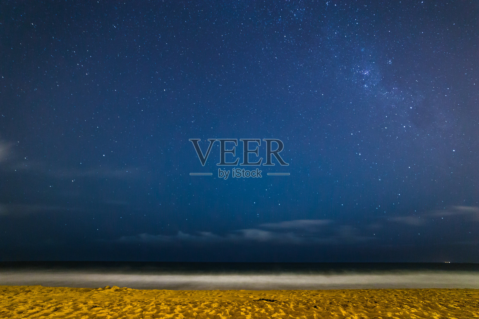 纳拉宾海滩的银河照片摄影图片