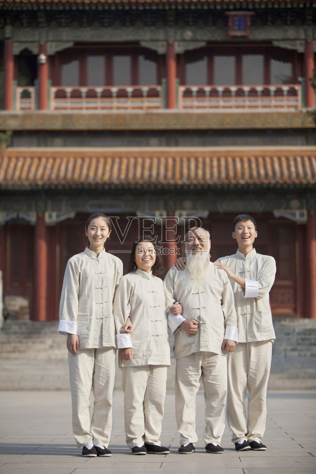穿着太极服的中国人的肖像照片摄影图片