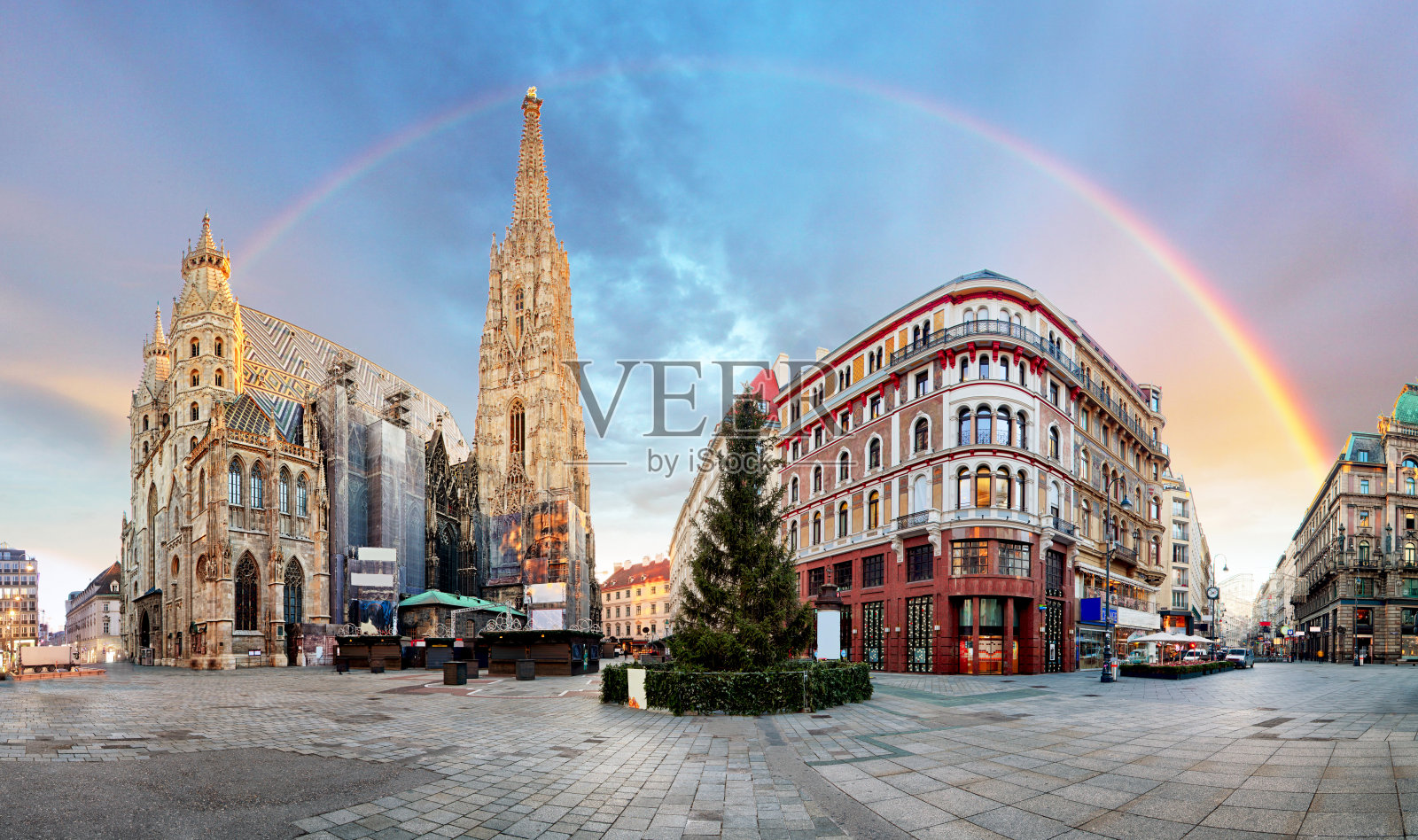 维也纳广场上的彩虹-斯蒂芬斯大教堂，没有人照片摄影图片