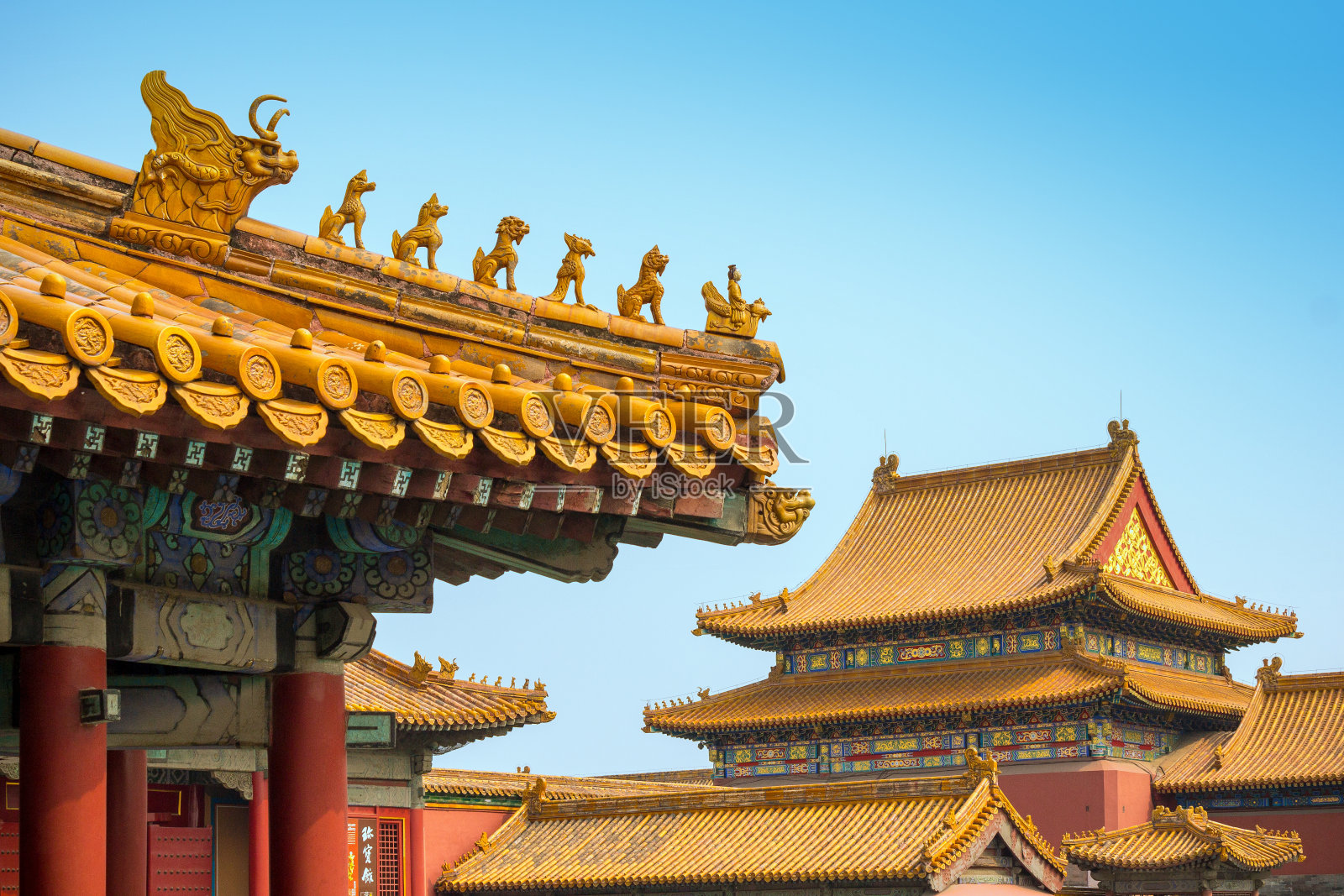 北京紫禁城的黄色屋顶和山脊角楼照片摄影图片