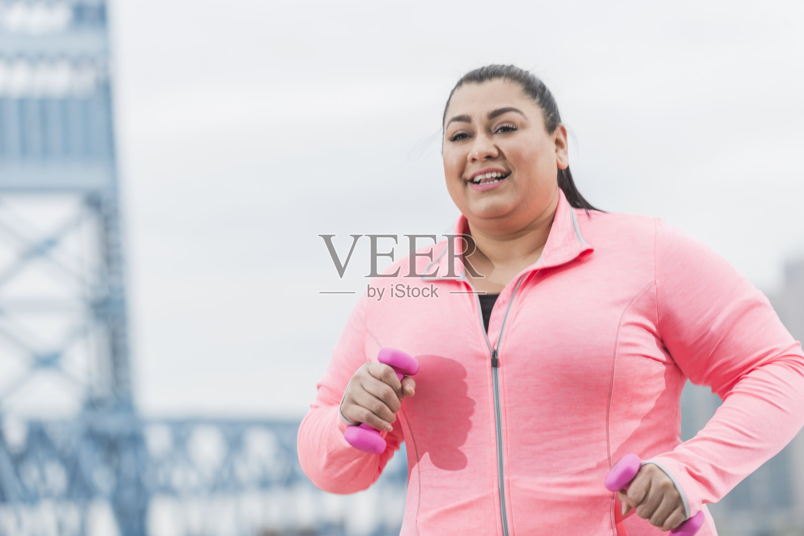 西班牙女性锻炼减肥照片摄影图片