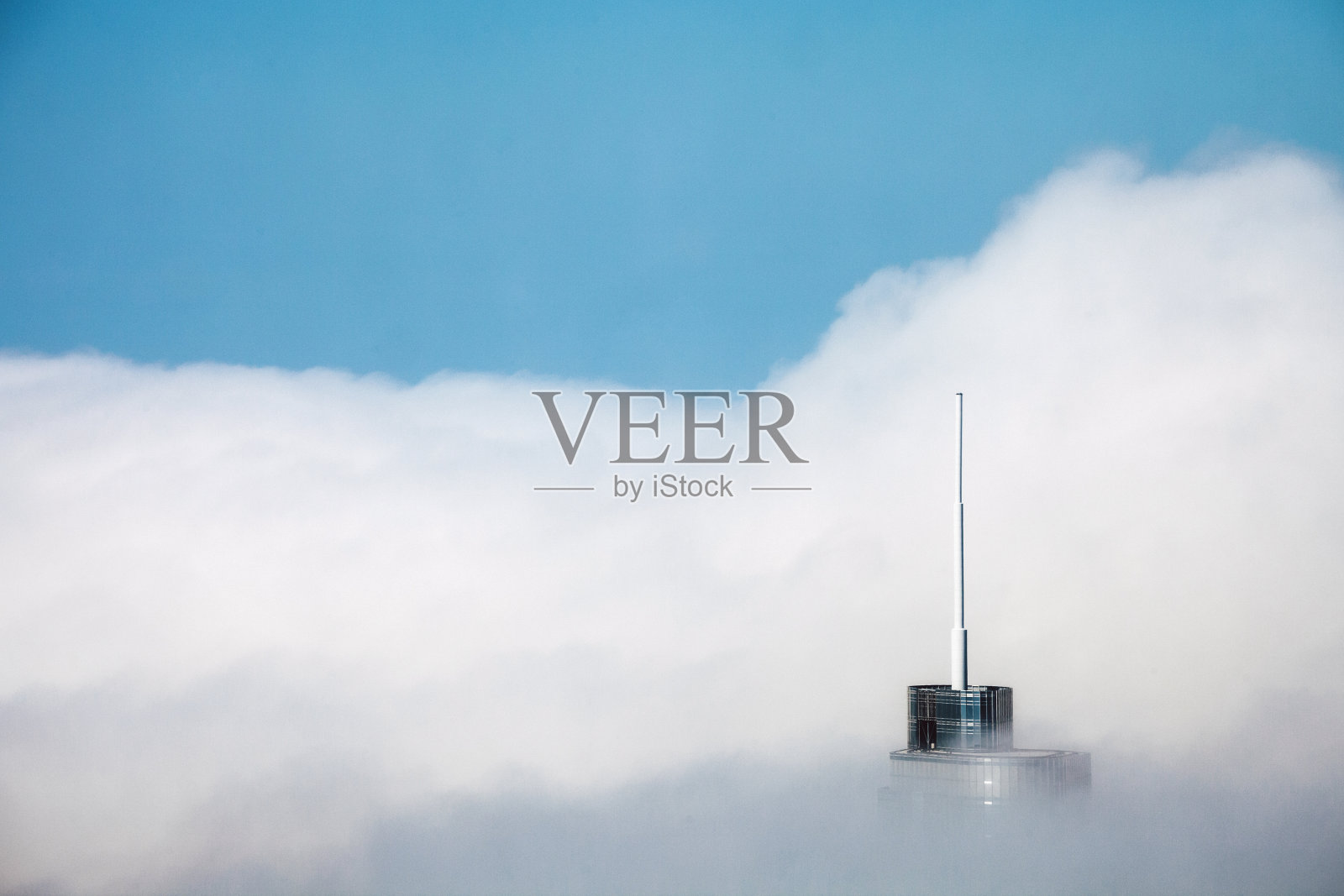 高楼大厦被云包围。芝加哥。照片摄影图片