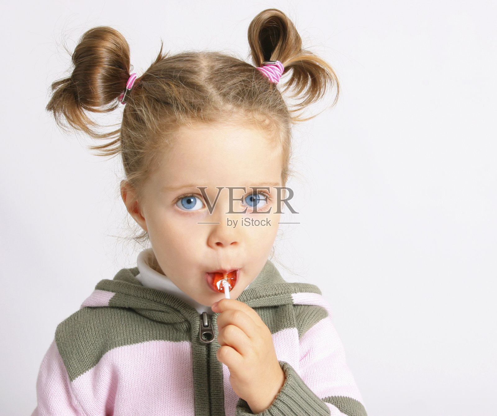 吃棒棒糖的滑稽的女孩 库存图片. 图片 包括有 颜色, 逗人喜爱, 童年, 子项, 表达式, 幸福, 愉快 - 112547869