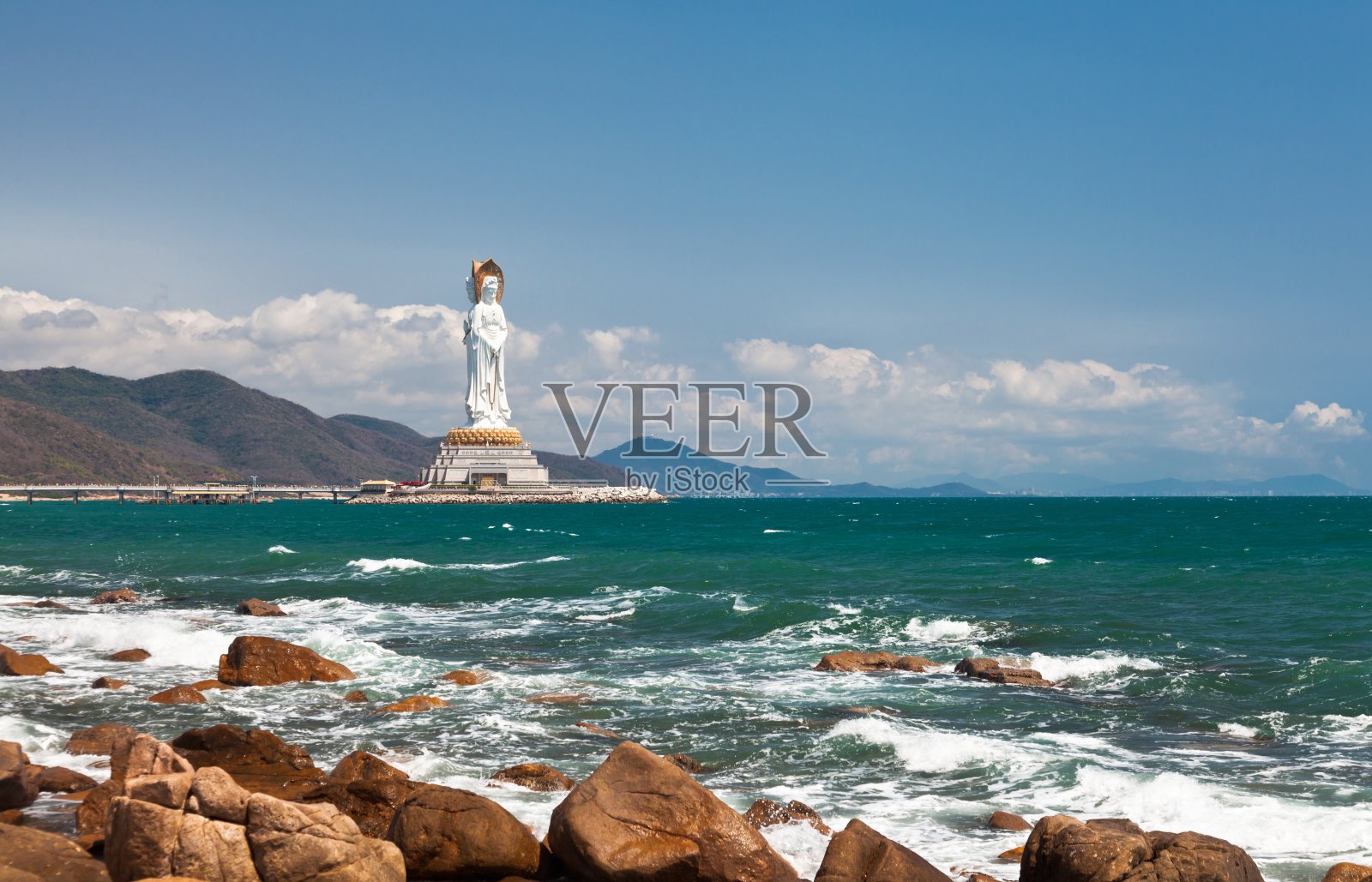 中国海南省三亚市海边的观音雕像照片摄影图片