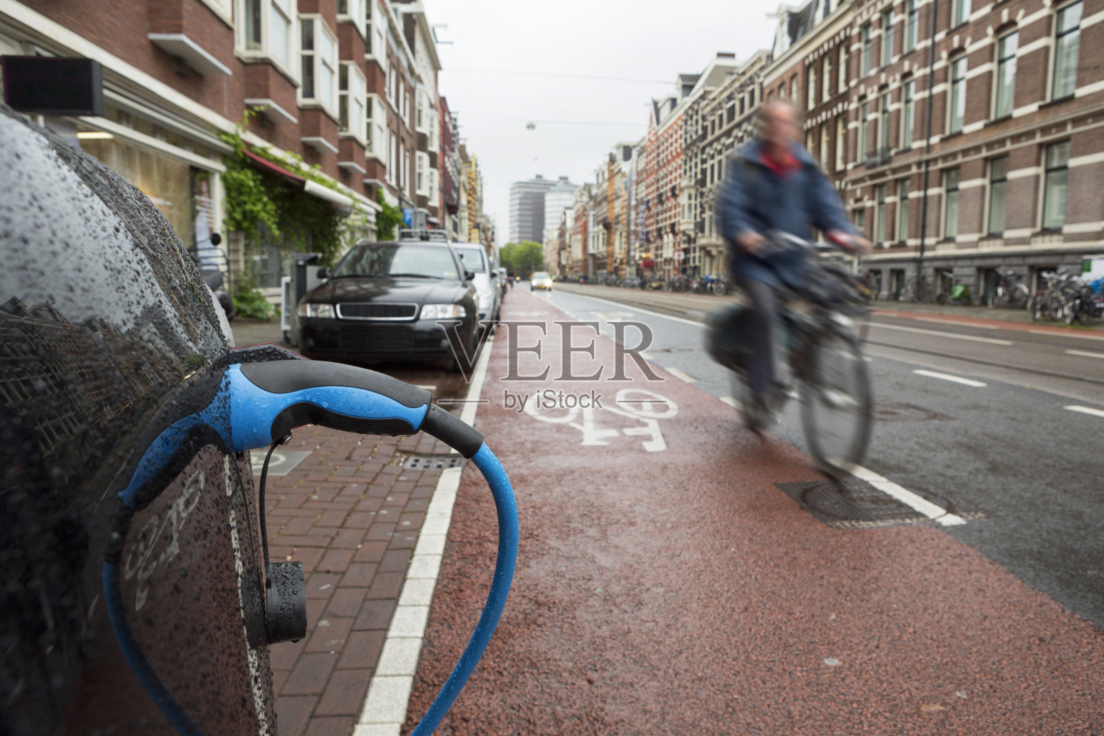 阿姆斯特丹的电动汽车充电照片摄影图片