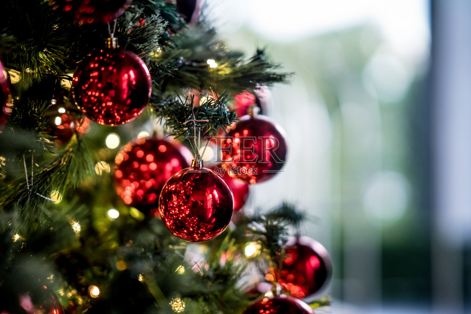 美丽装饰的圣诞树照片摄影图片