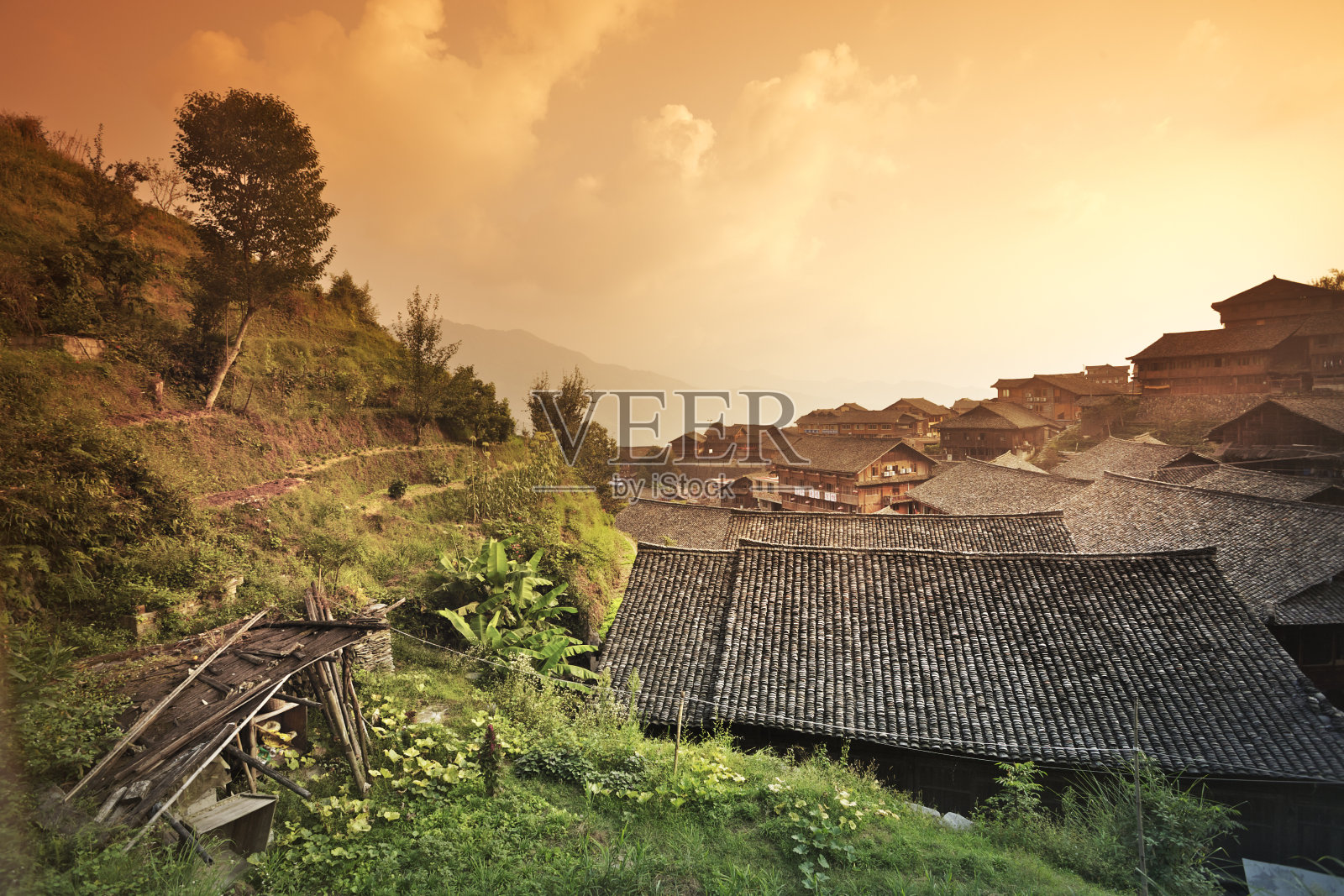 中国的龙脊梯田和村庄照片摄影图片