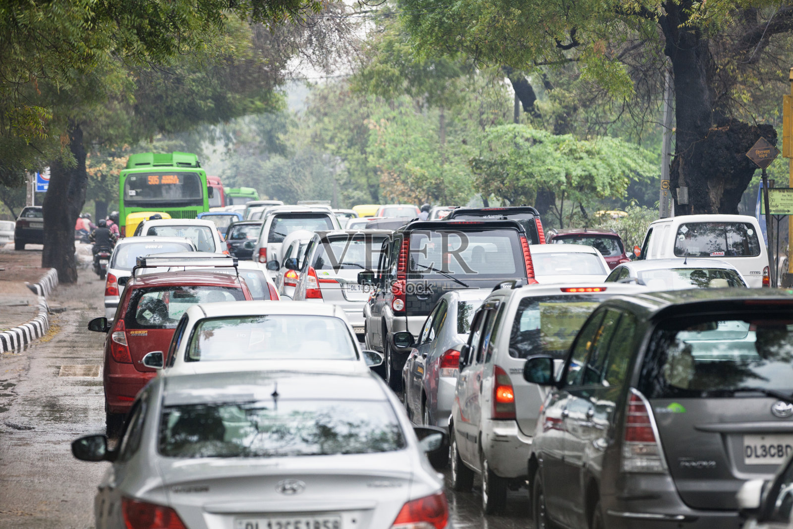 印度德里的交通状况照片摄影图片