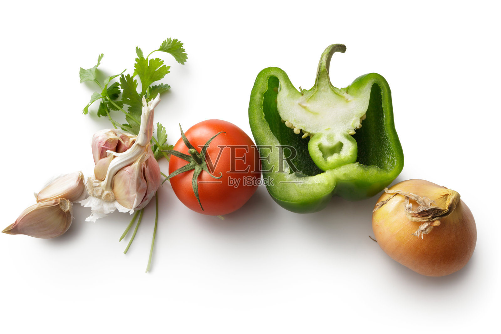 配料:甜椒，番茄，洋葱，大蒜，香菜配白面包照片摄影图片