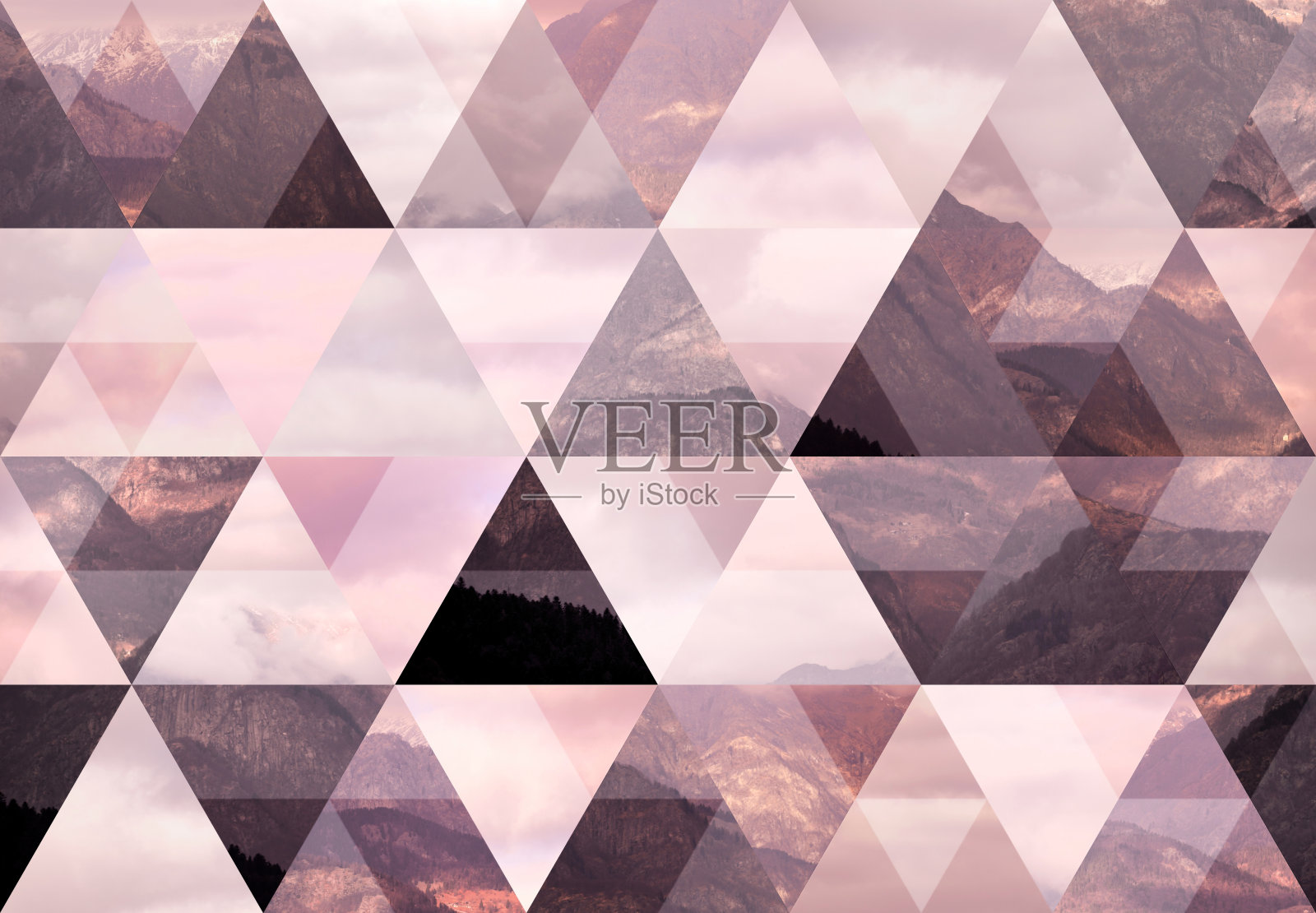 抽象的三角形背景:意大利阿尔卑斯山脉薄雾景观照片摄影图片