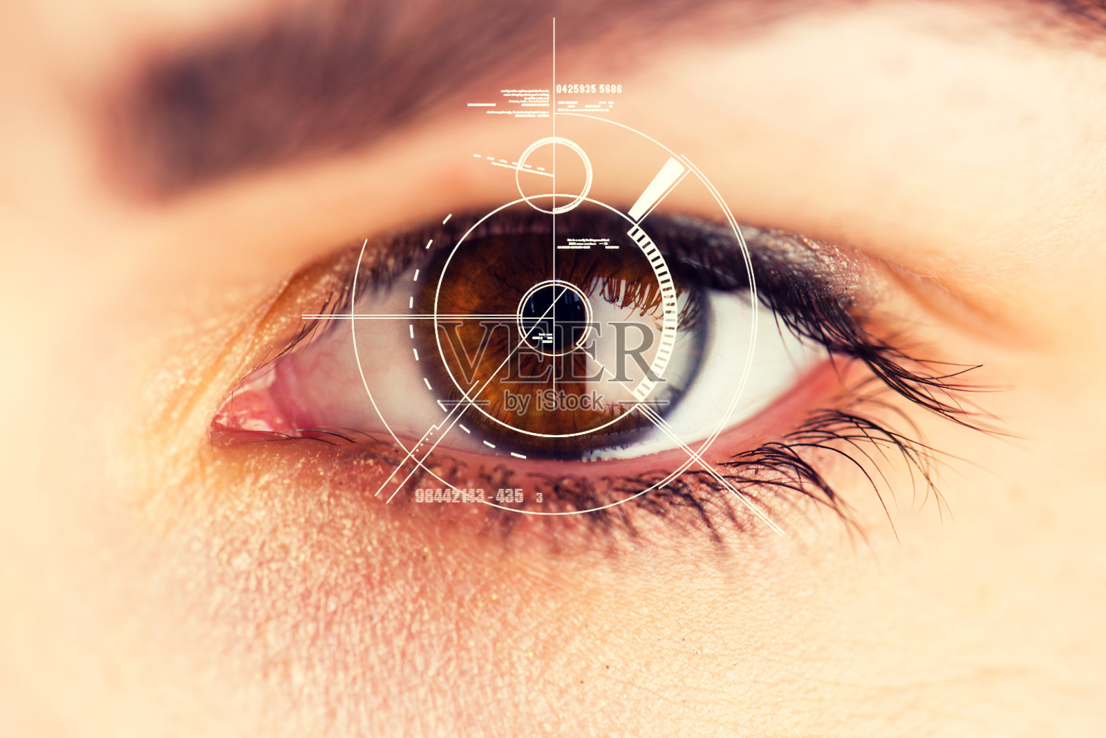 安全视网膜扫描仪在棕色眼睛照片摄影图片