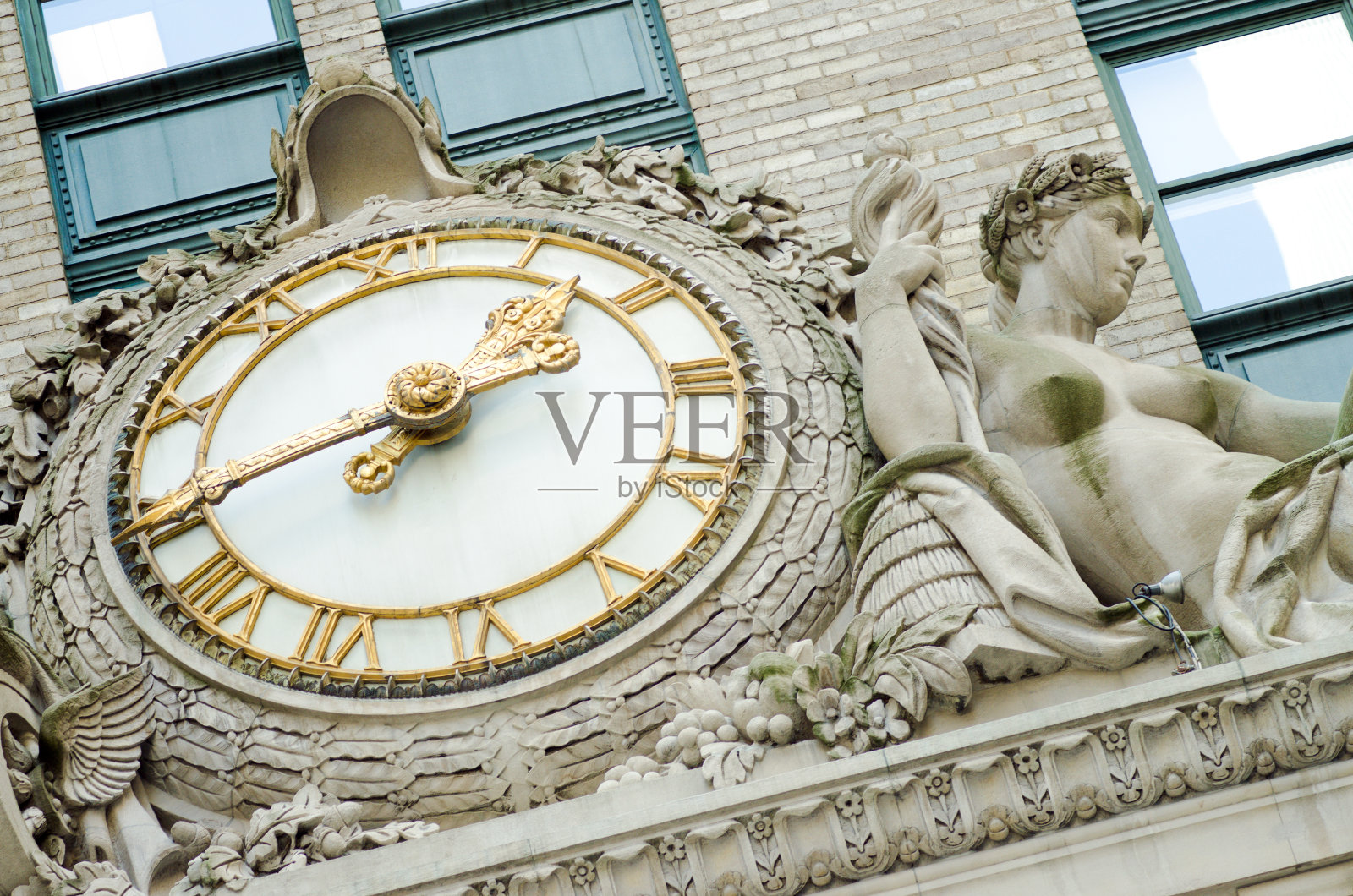 纽约市赫尔姆斯利大厦的时钟和雕像照片摄影图片