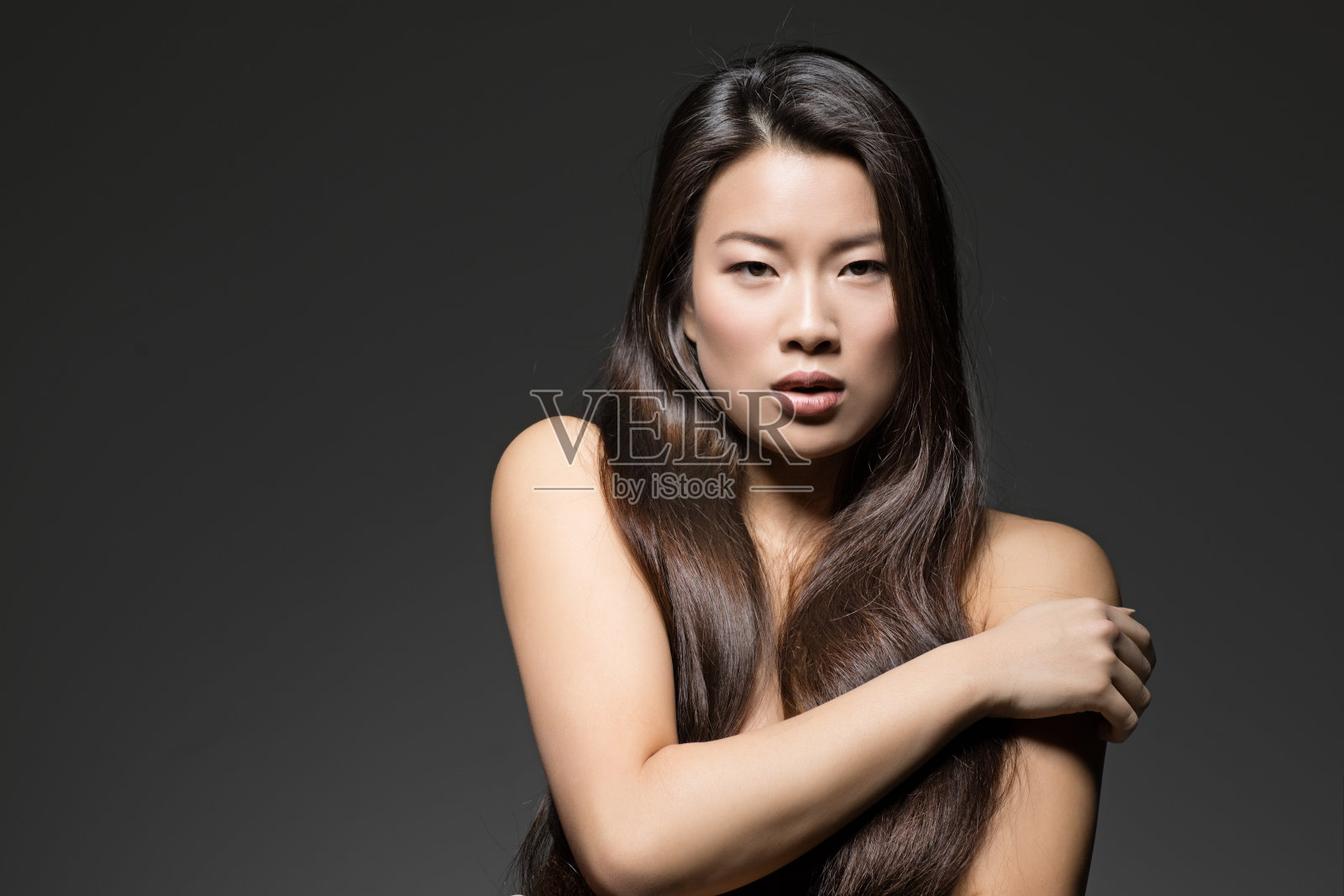 肖像年轻美丽的亚洲模特在工作室设置照片摄影图片