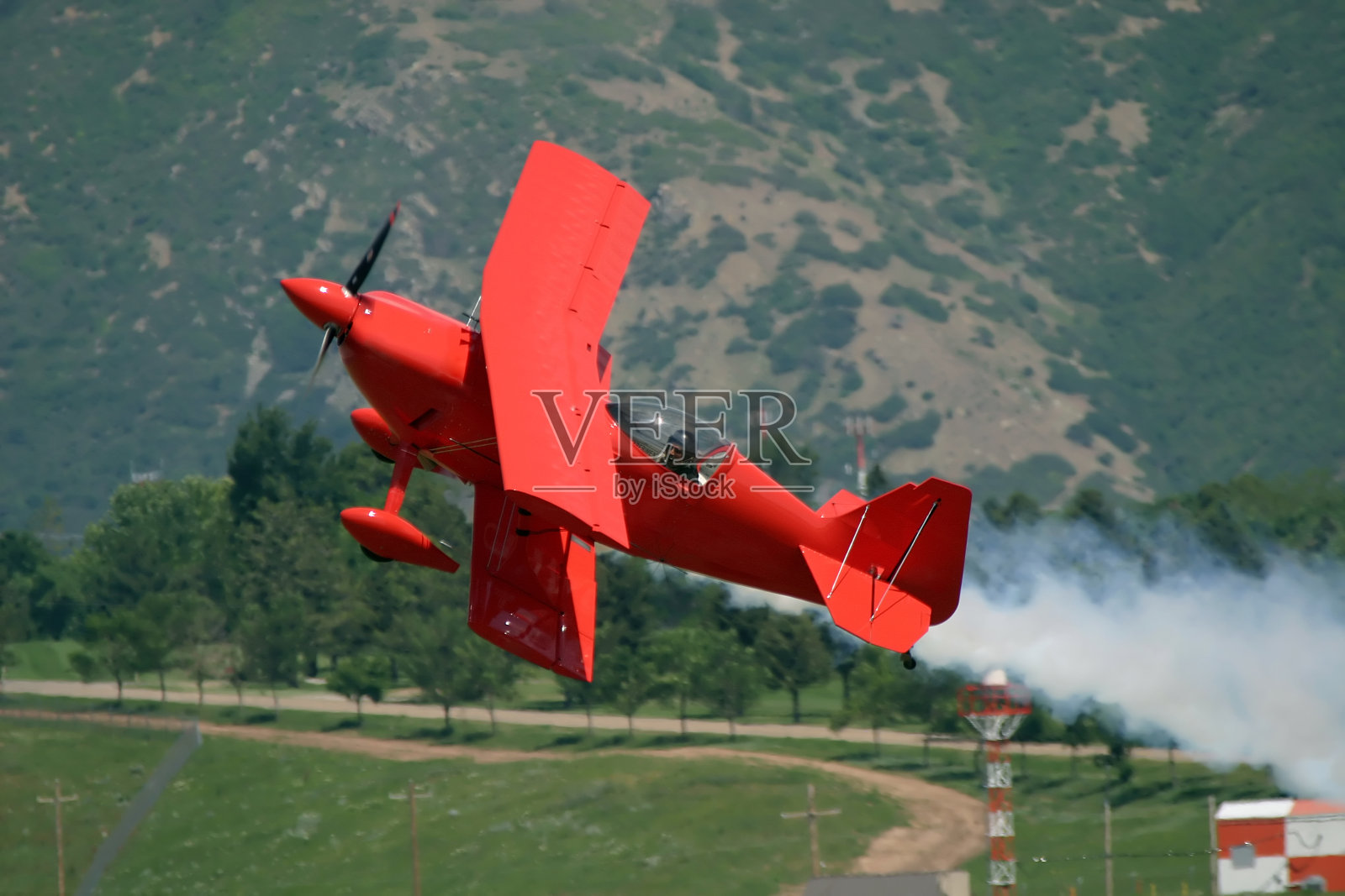 红色的特技飞机照片摄影图片