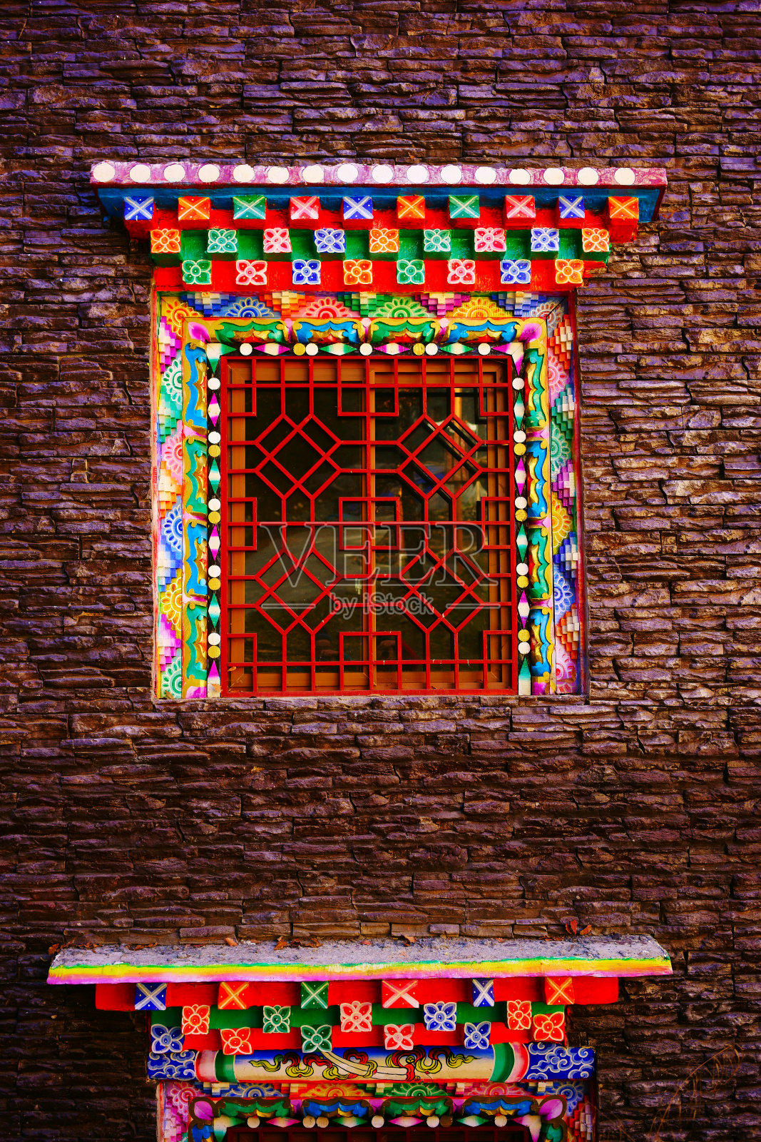彩色墙壁，木雕，西藏照片摄影图片