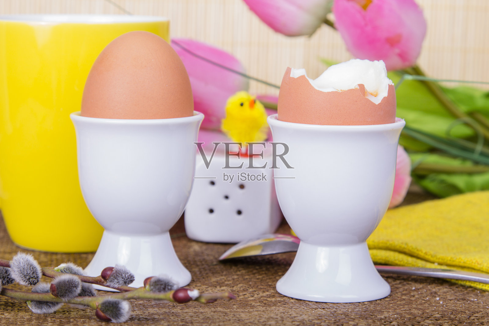 复活节早餐——溏心蛋照片摄影图片