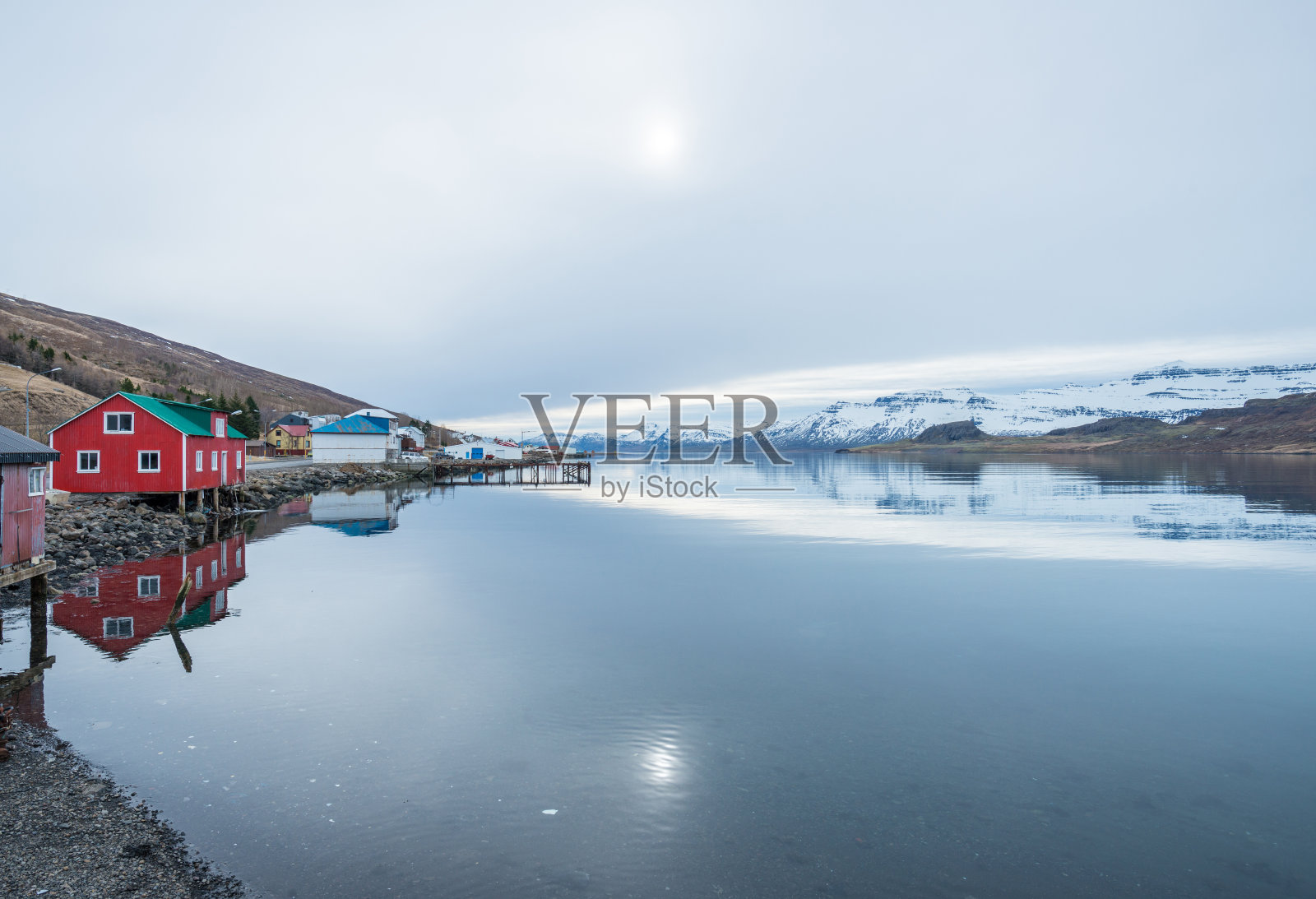 东冰岛的美丽倒影。照片摄影图片