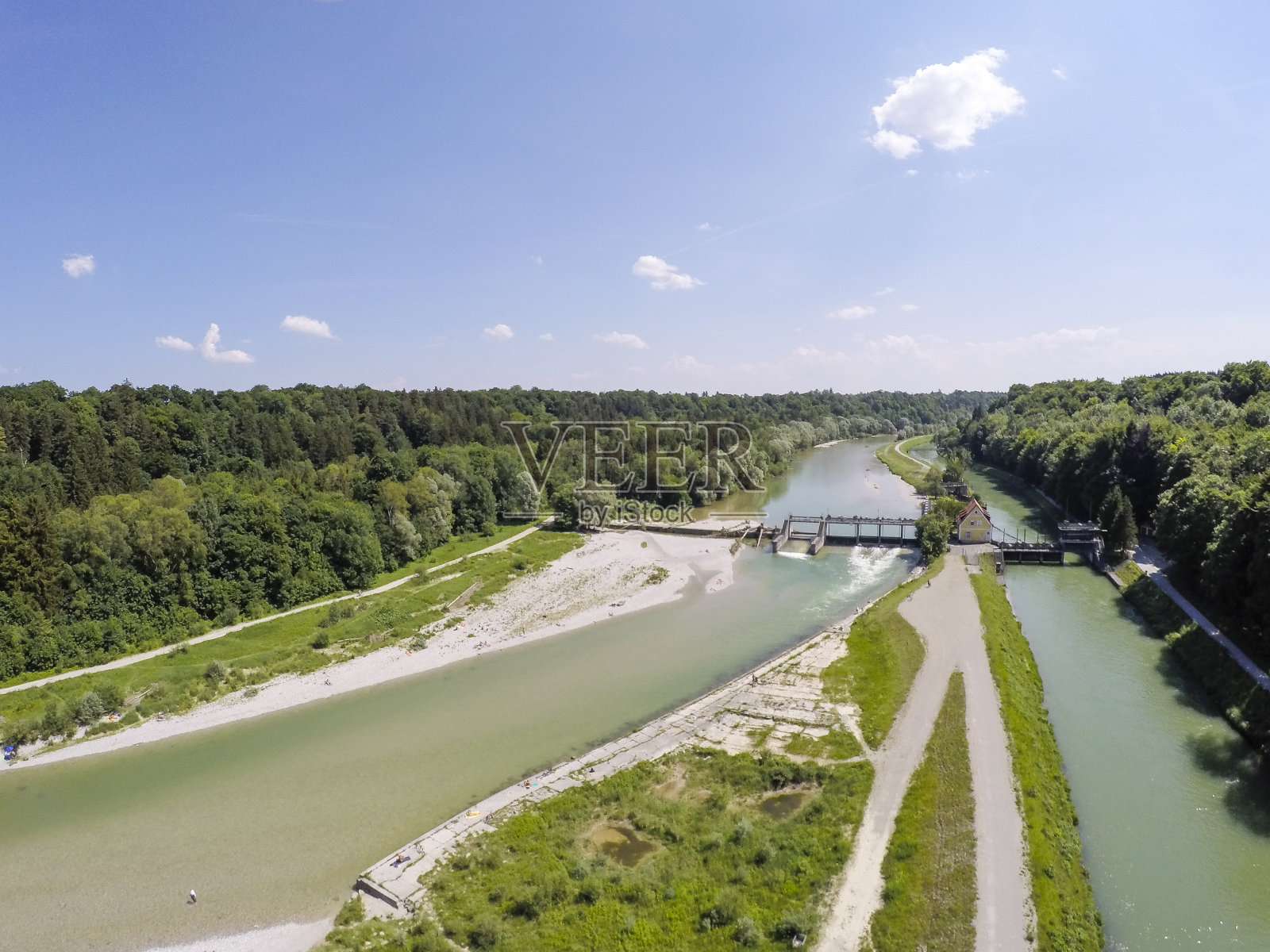 从慕尼黑郊区的拉克看到的伊萨尔河照片摄影图片