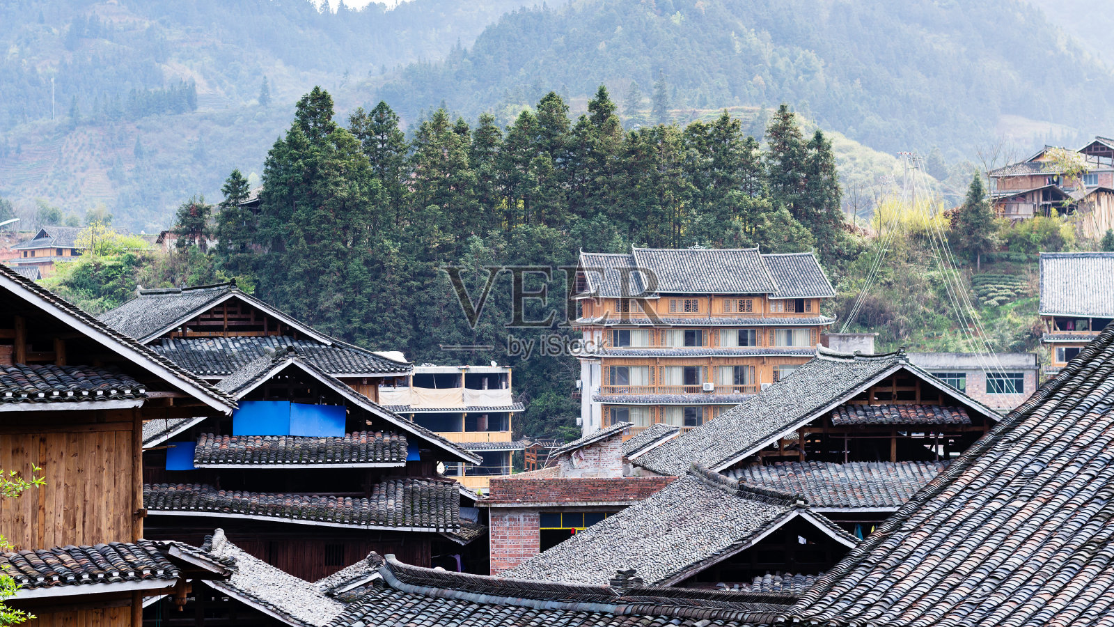 城阳村乡村房屋的屋顶照片摄影图片