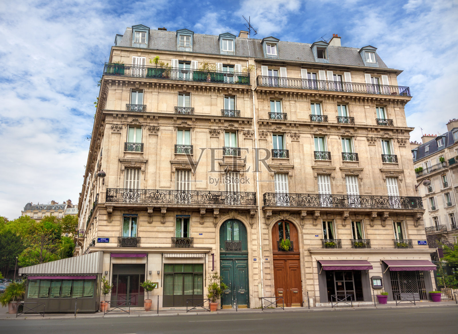巴黎建筑的正面照片摄影图片