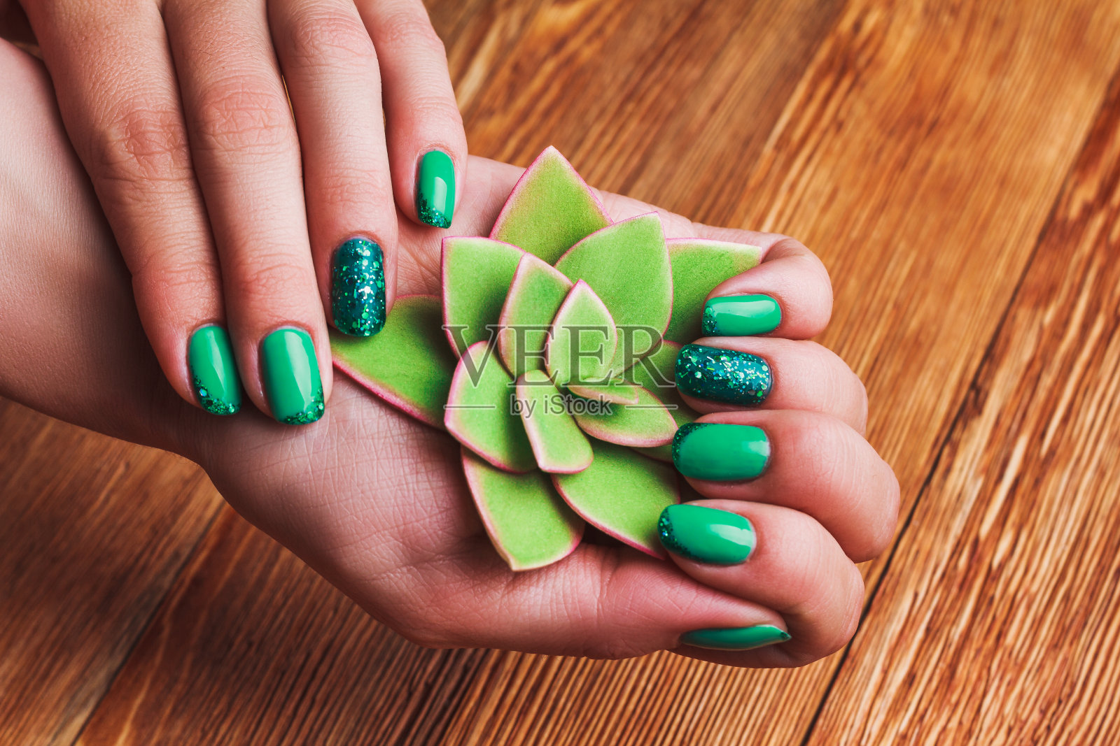 绿松石指甲装饰照片摄影图片