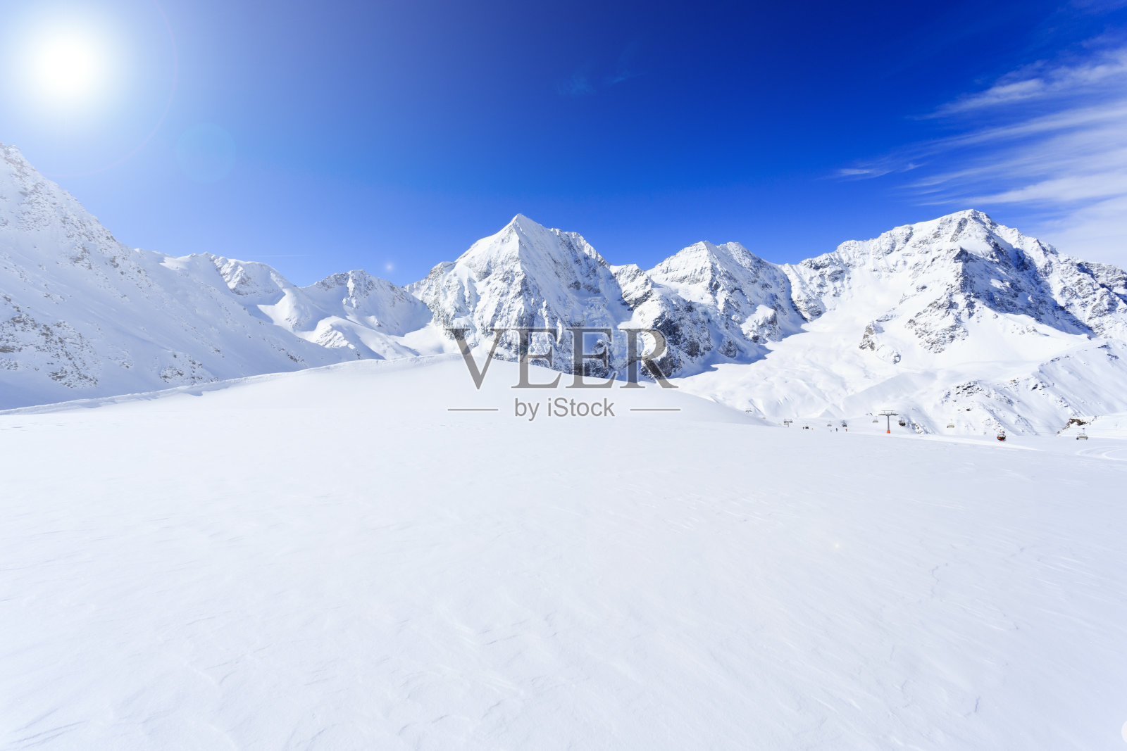 冬天的山,全景。照片摄影图片
