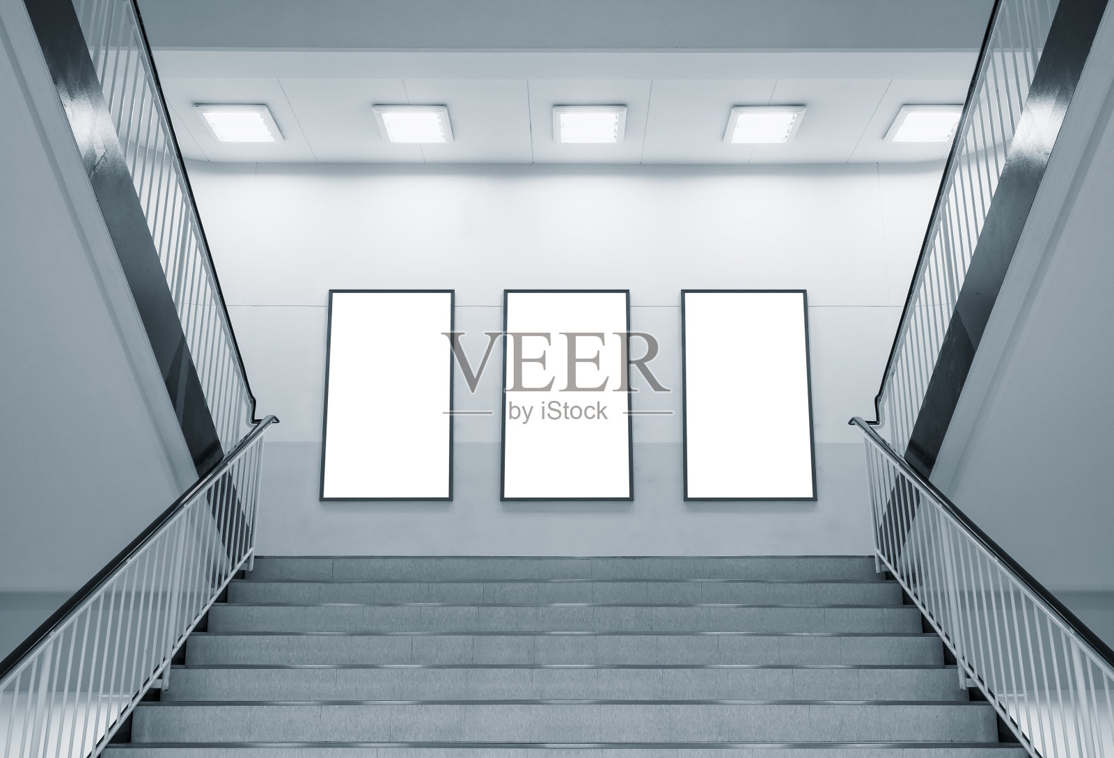 空白模拟海报设置室内展示大楼楼梯大厅的方式照片摄影图片