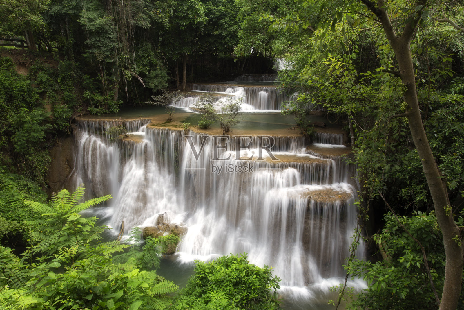 瀑布在泰国照片摄影图片