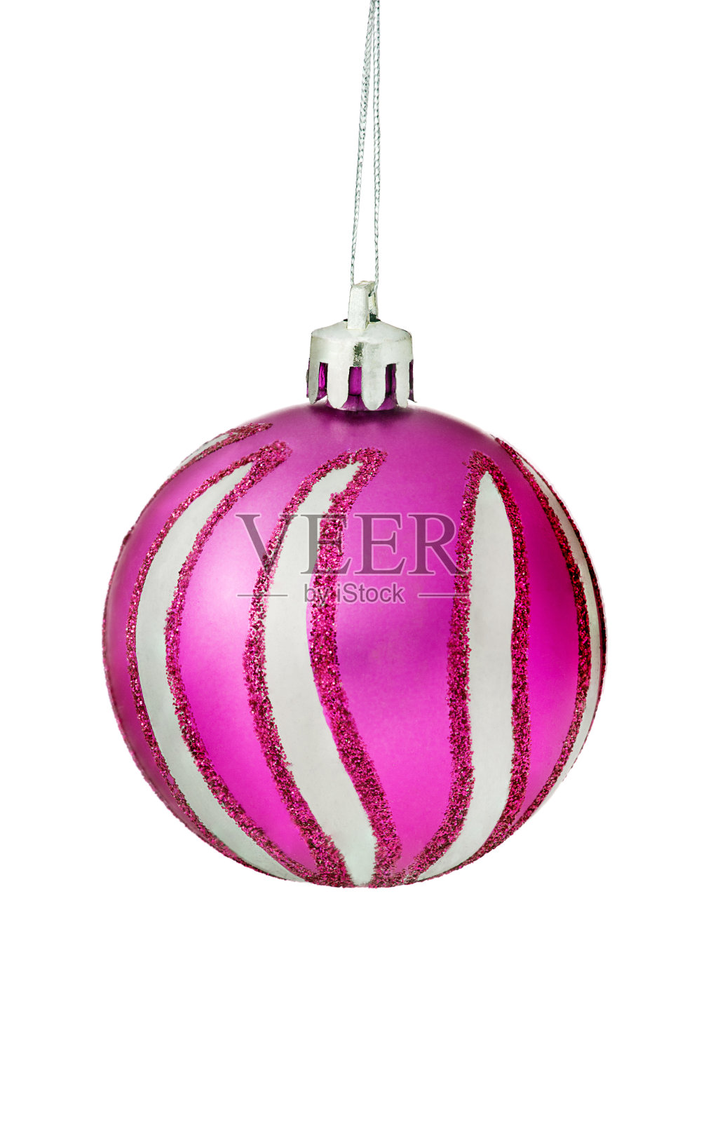 紫色球圣诞装饰品悬挂在朴素的背景照片摄影图片