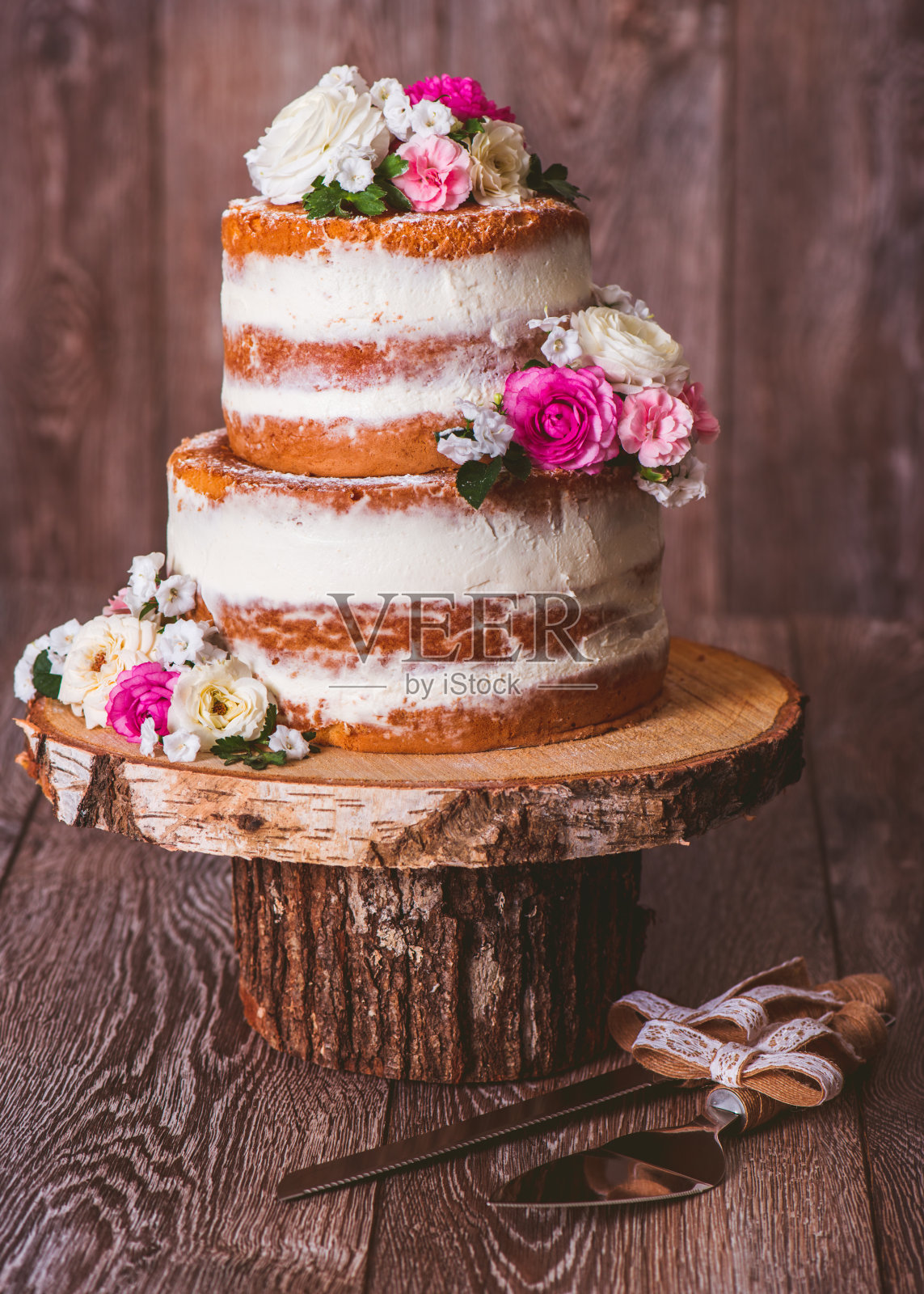 两层婚礼蛋糕照片摄影图片