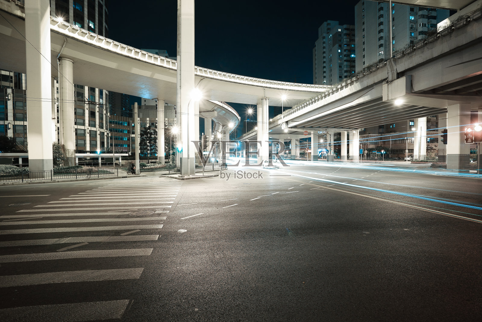 城市道路高架桥夜景夜景照片摄影图片