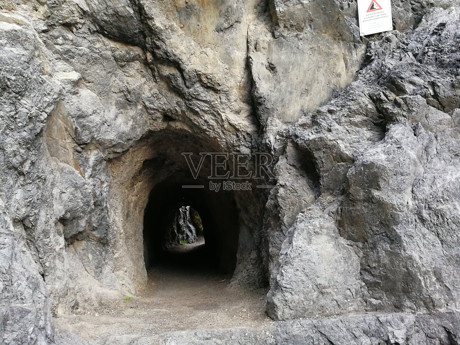 圣尼古拉斯·阿塞拉-通往阿科马诺的隧道照片摄影图片