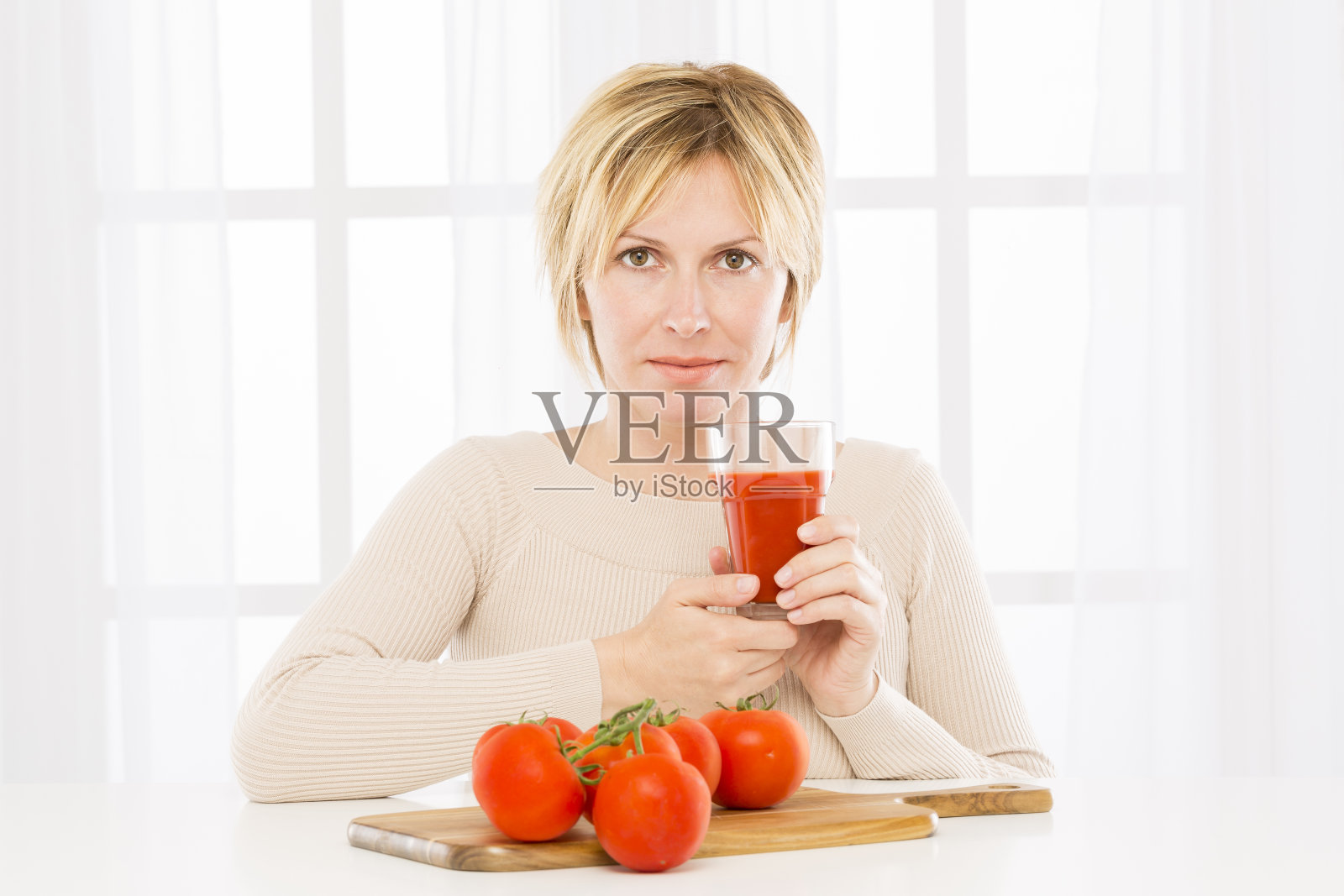 女人、蔬菜和健康。照片摄影图片