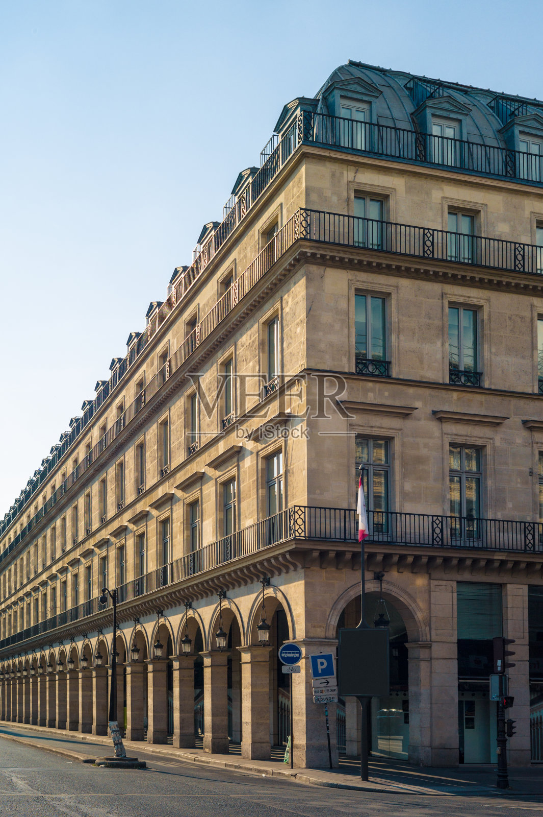 巴黎典型的奥斯曼风格建筑。照片摄影图片