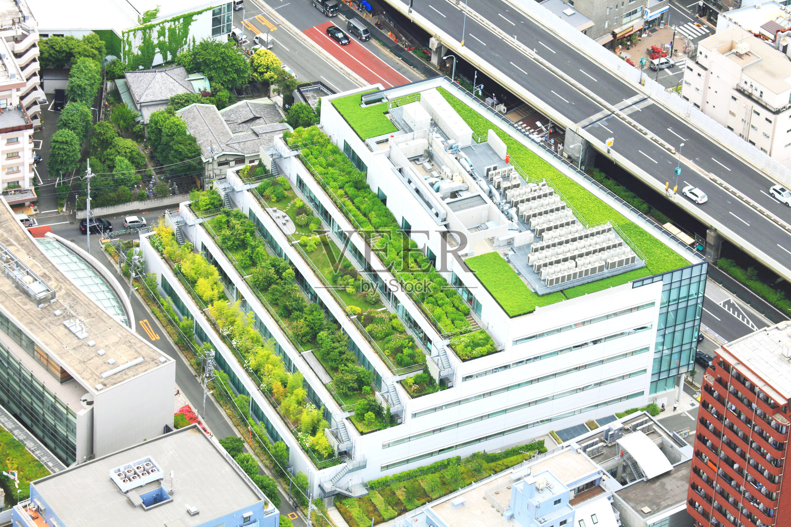 东京高层建筑屋顶花园照片摄影图片