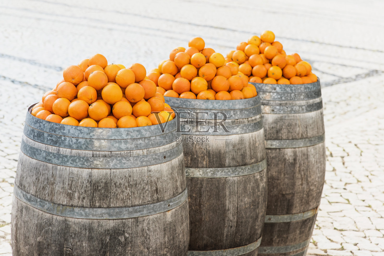新鲜橙子木桶，西班牙照片摄影图片