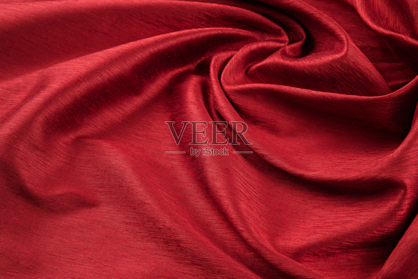 红色背景的豪华布料或波浪褶皱的垃圾丝绸纹理缎天鹅绒照片摄影图片