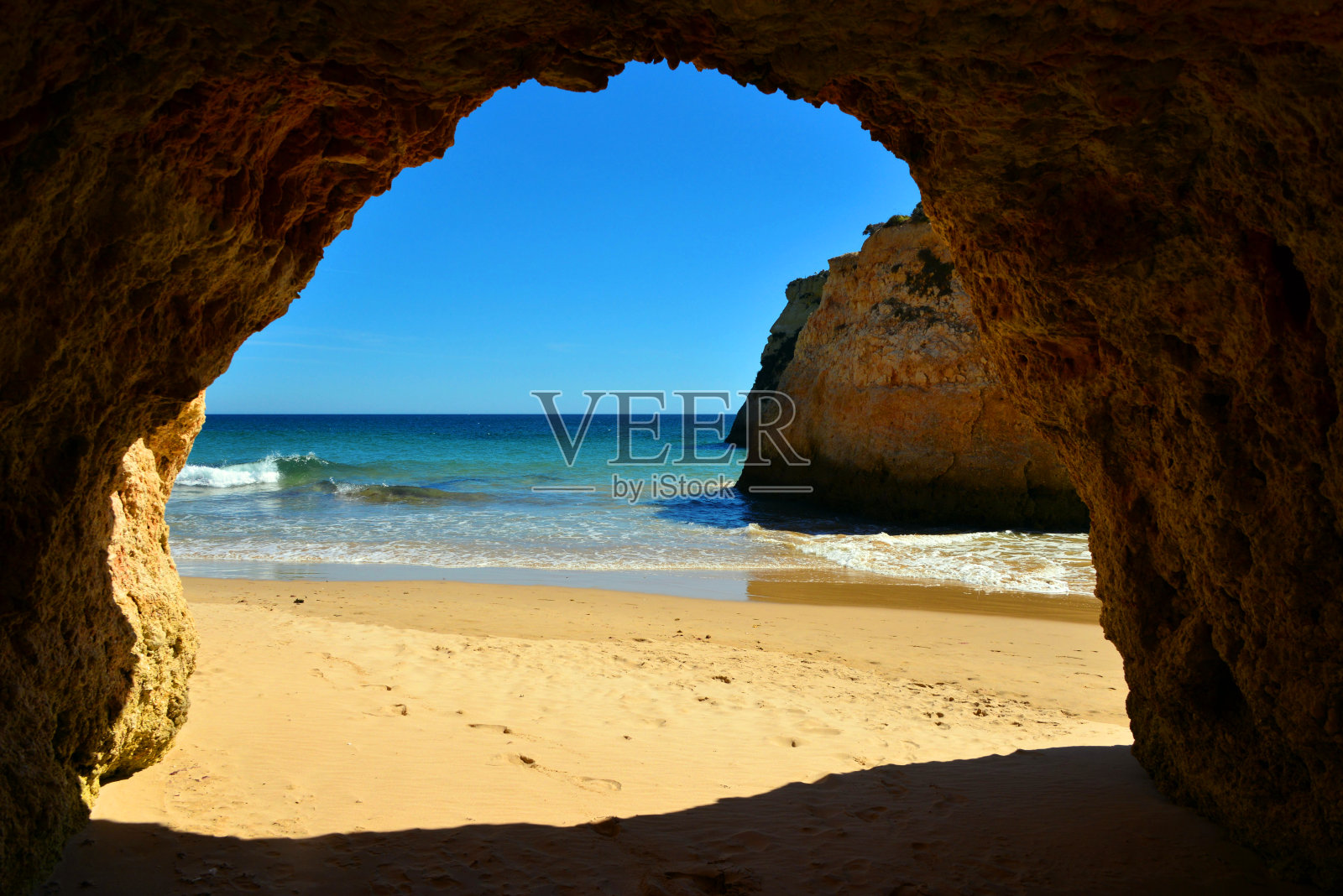 天然拱门-普拉尼哈海滩-阿尔加维，葡萄牙照片摄影图片