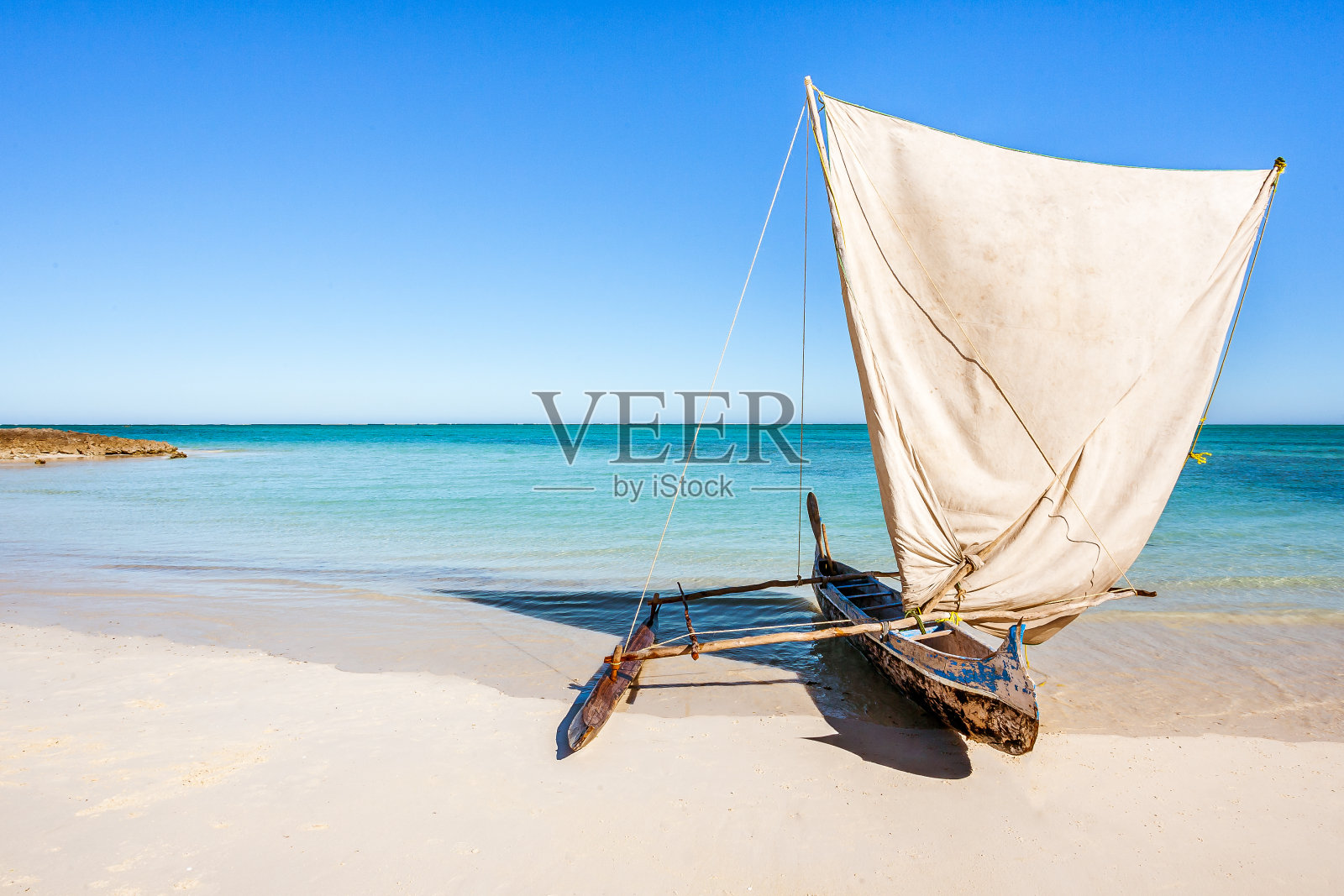 传统的马达加斯加支腿独木舟照片摄影图片