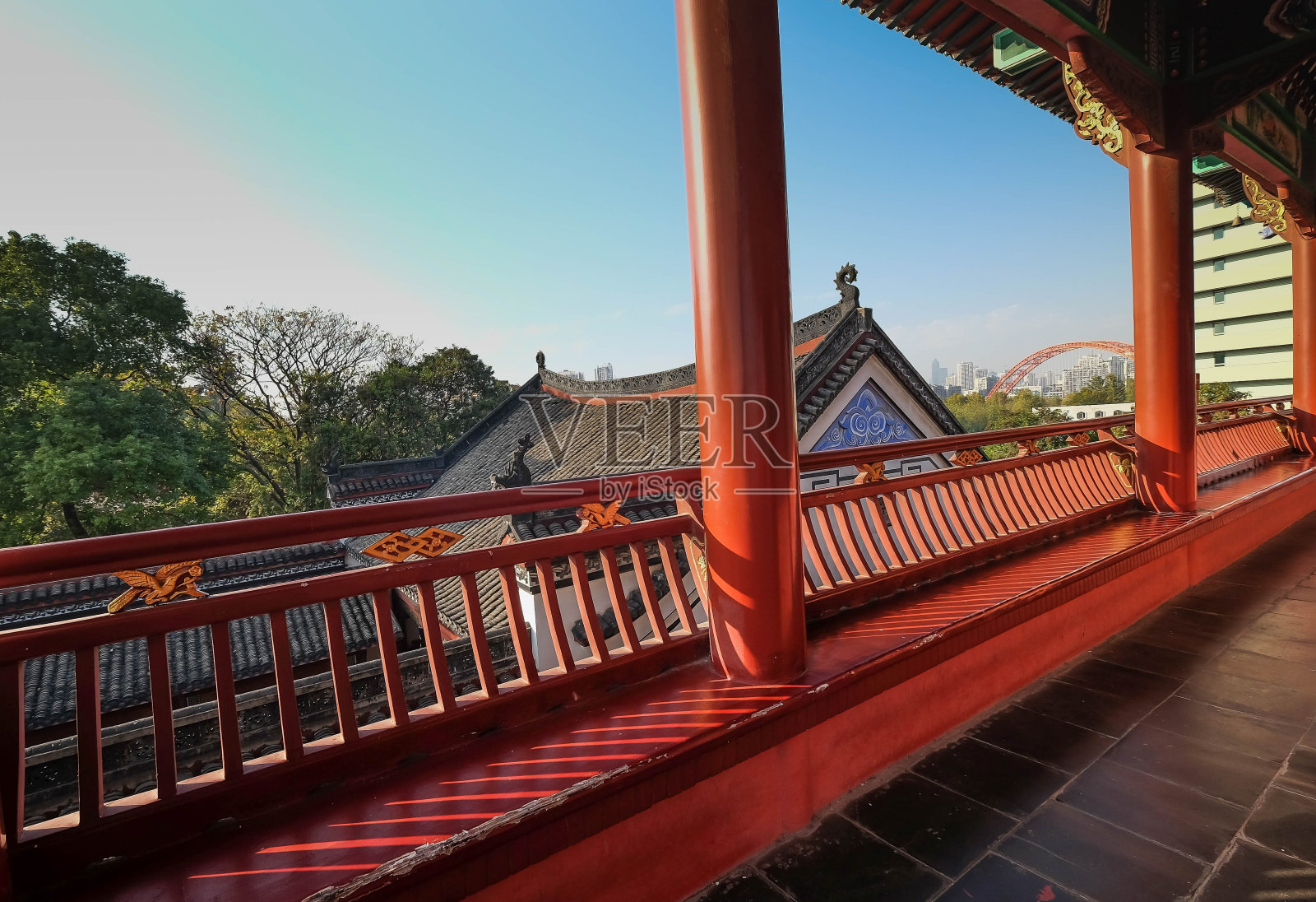 中国湖北省武汉到古宫来赏诗的游客照片摄影图片