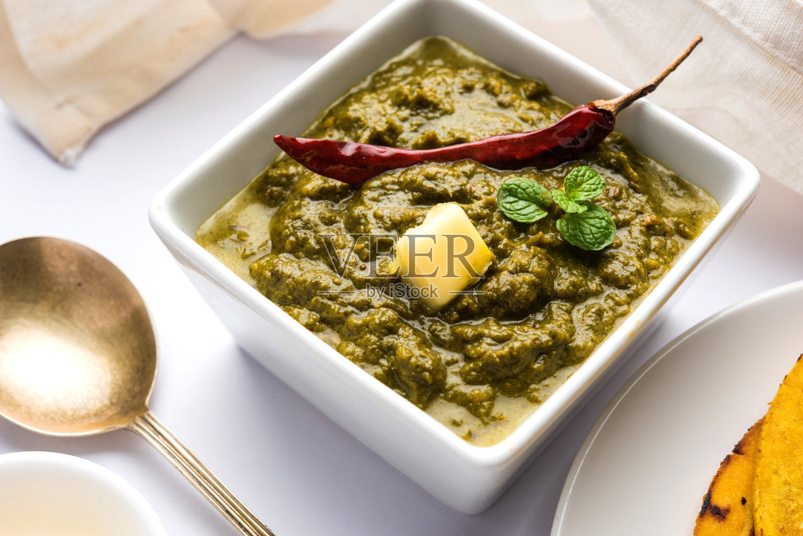 Sarson Ka Saag Makki Ki Roti广受欢迎的北印度主菜菜单通常准备在冬季照片摄影图片